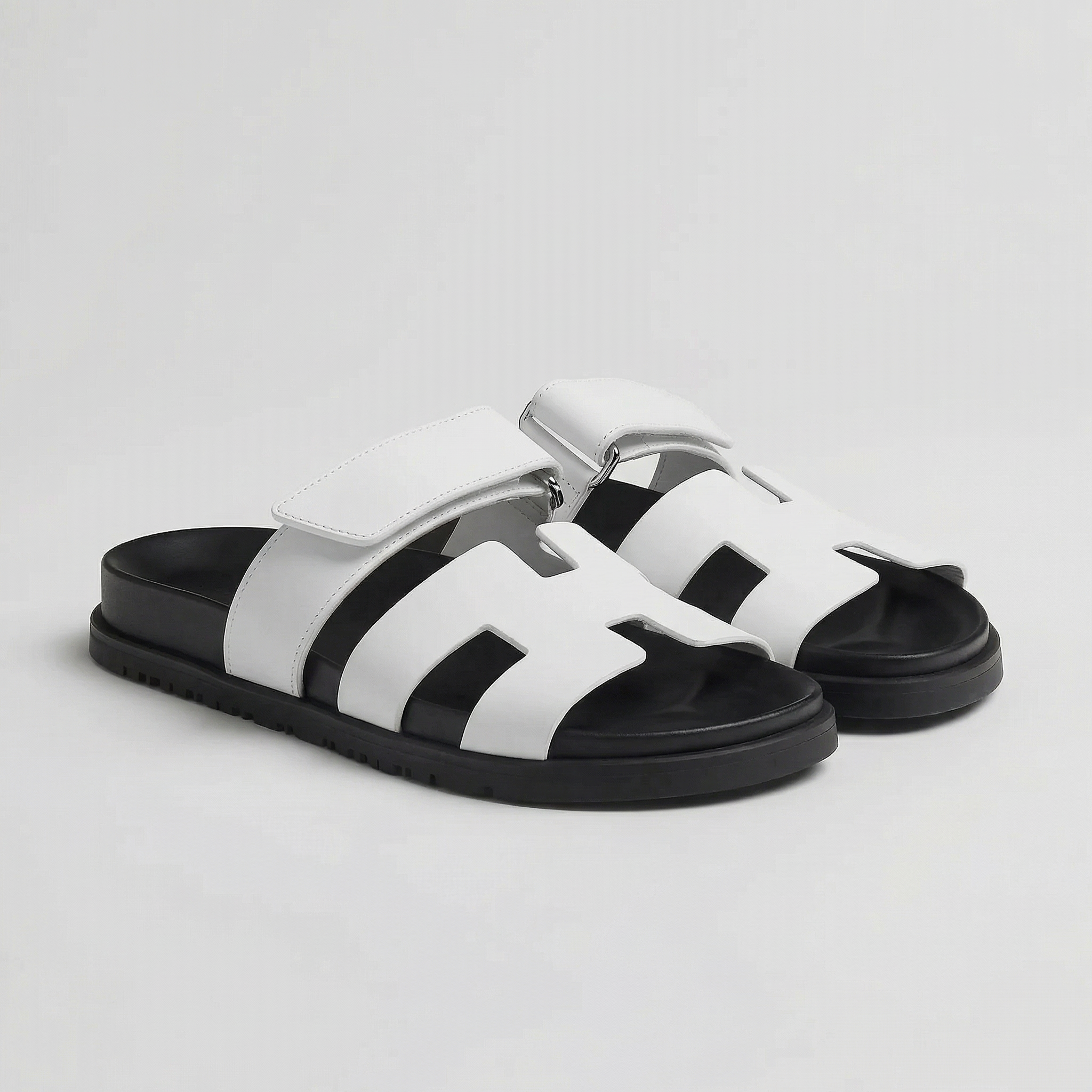 Komfortable hjemmesandaler til mænd med åbent design og let pasform til hverdagsbrug