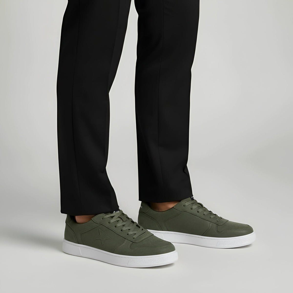 Men's casual sneakers with laces, low-top design, and comfortable everyday wear