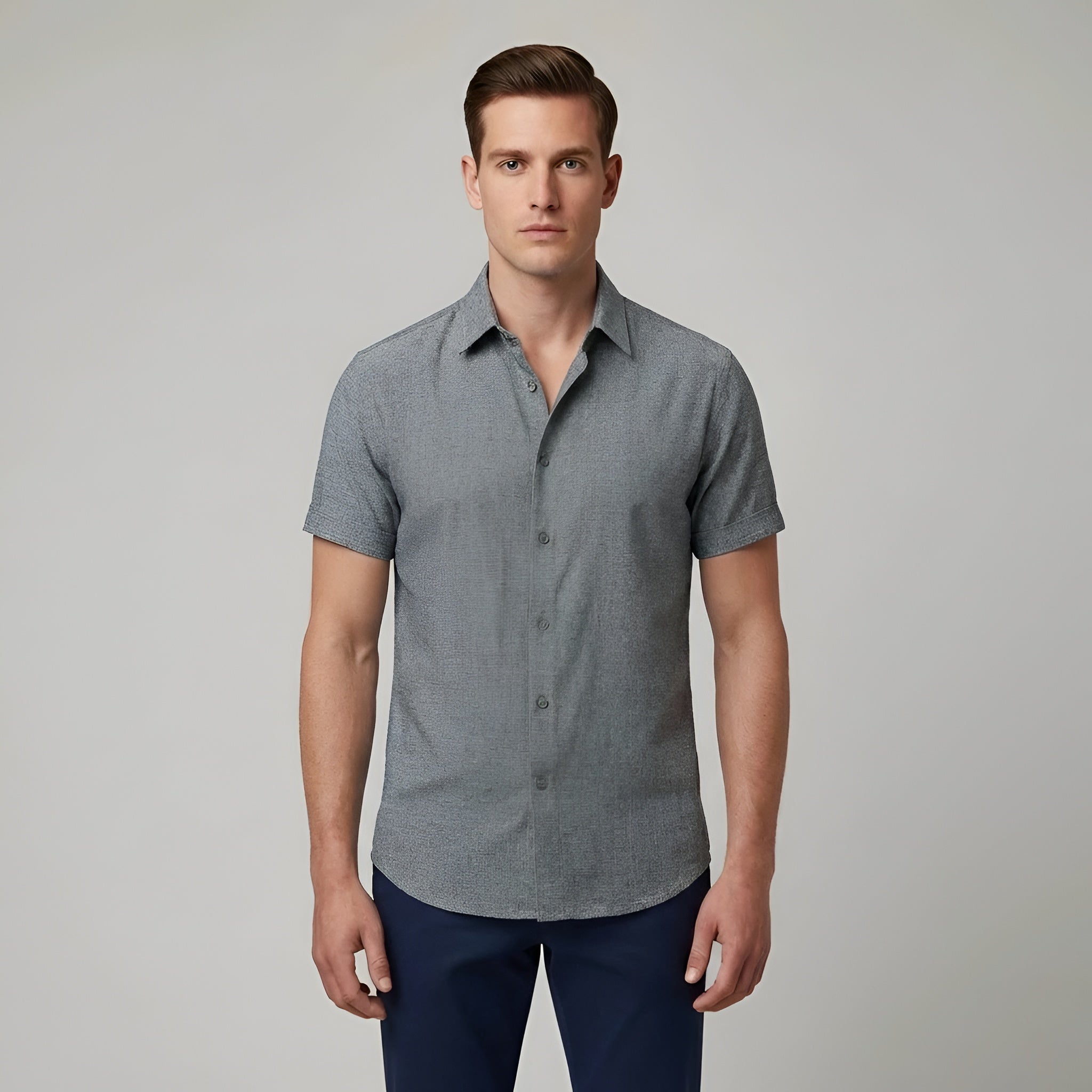 Chemise homme à manches courtes en coton avec une coupe légère et respirante pour l'été et un usage quotidien