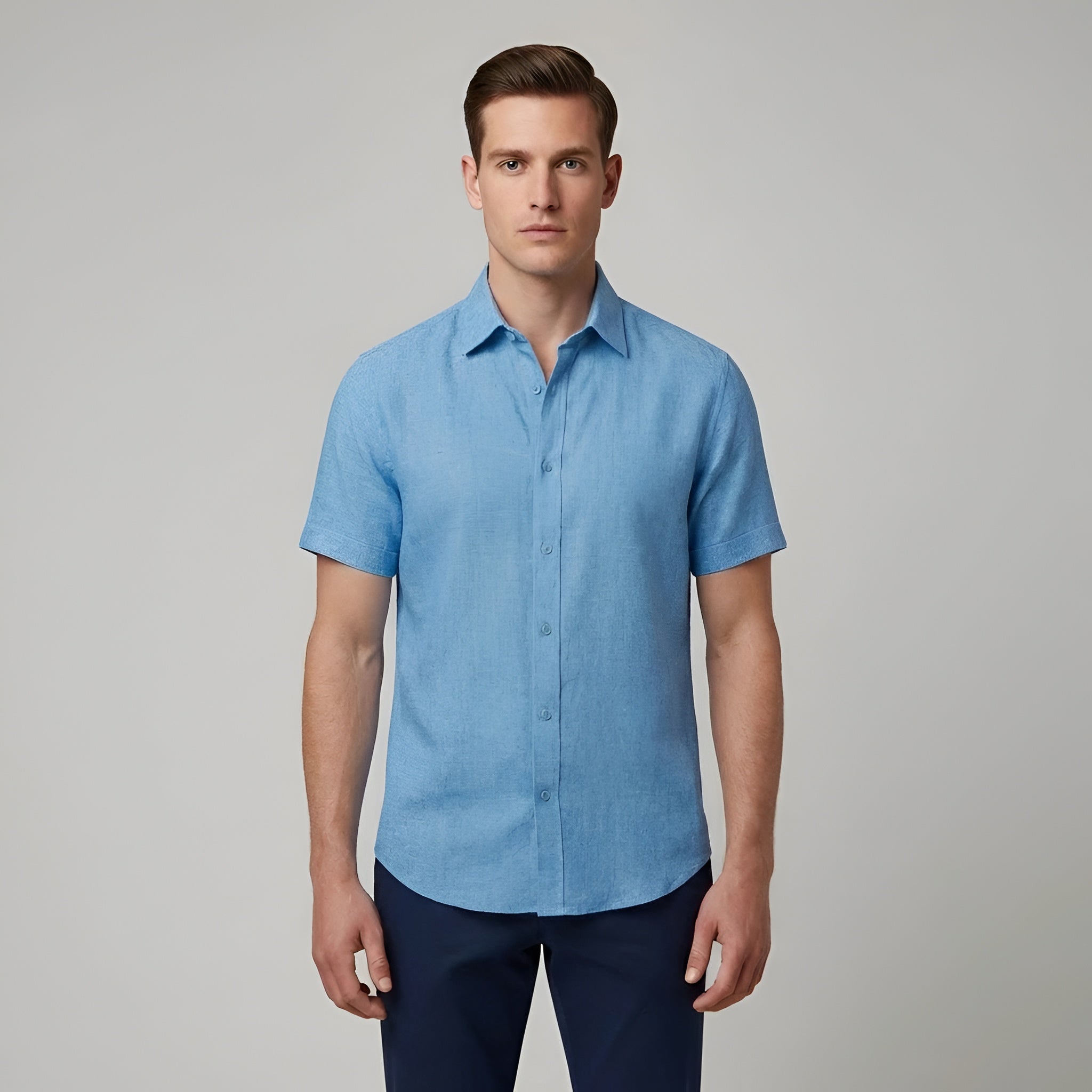 Chemise homme à manches courtes en coton avec une coupe légère et respirante pour l'été et un usage quotidien