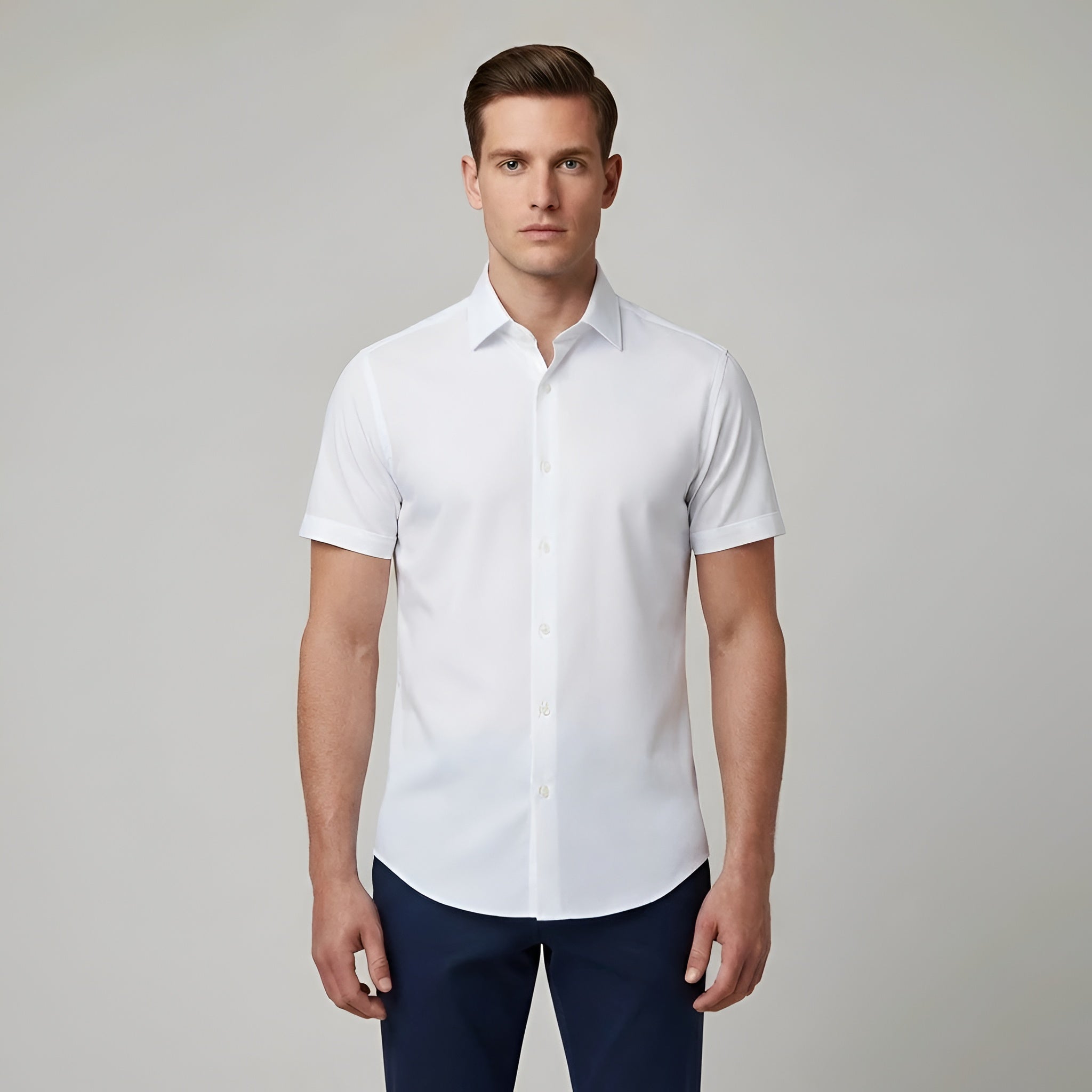 Chemise homme à manches courtes en coton avec une coupe légère et respirante pour l'été et un usage quotidien