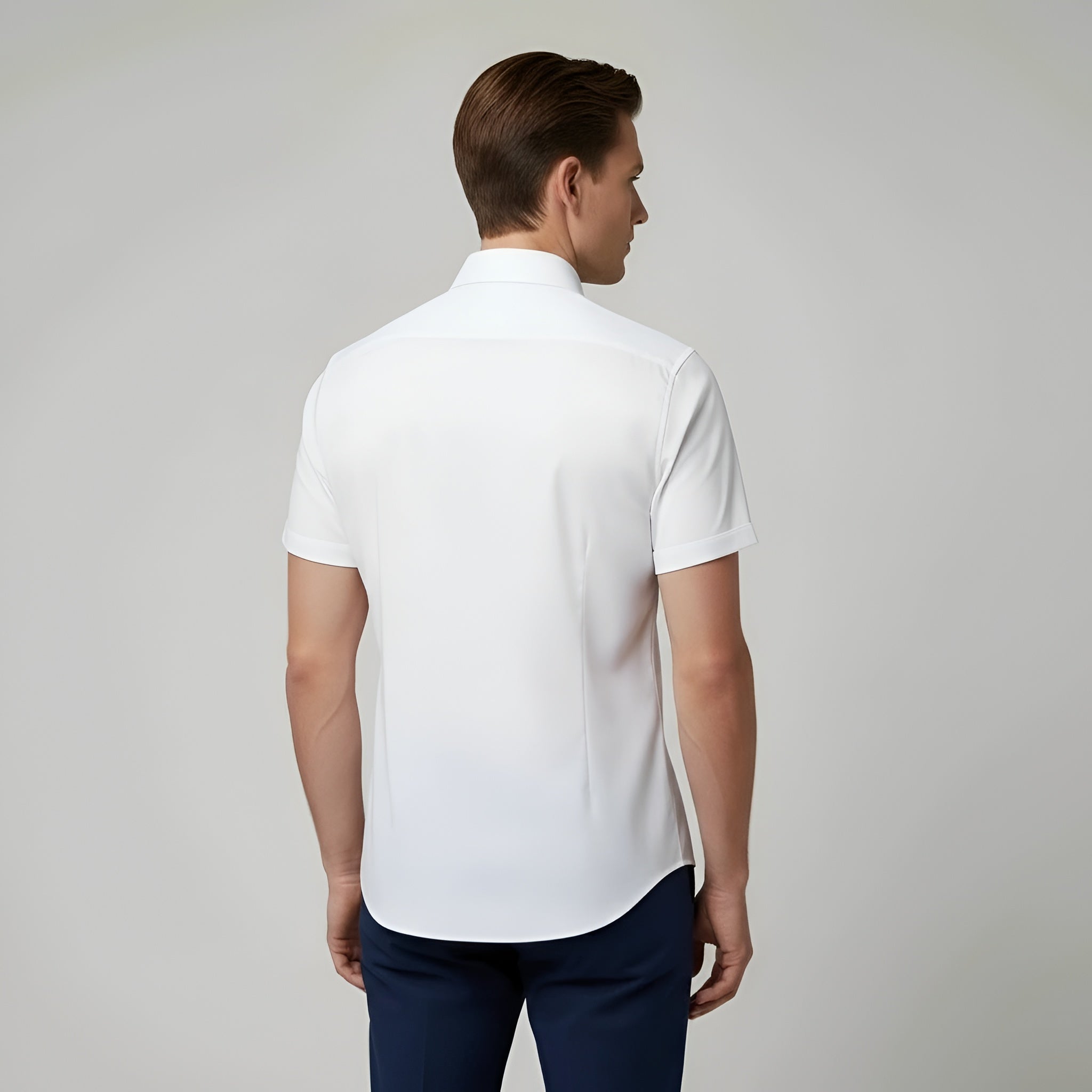 Chemise homme à manches courtes en coton avec une coupe légère et respirante pour l'été et un usage quotidien