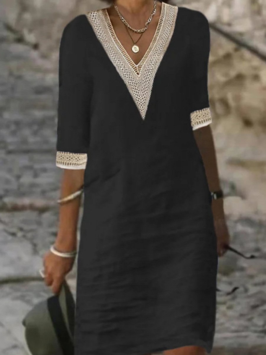 Relaxed dress in linen blend with V-neckline and lace trim