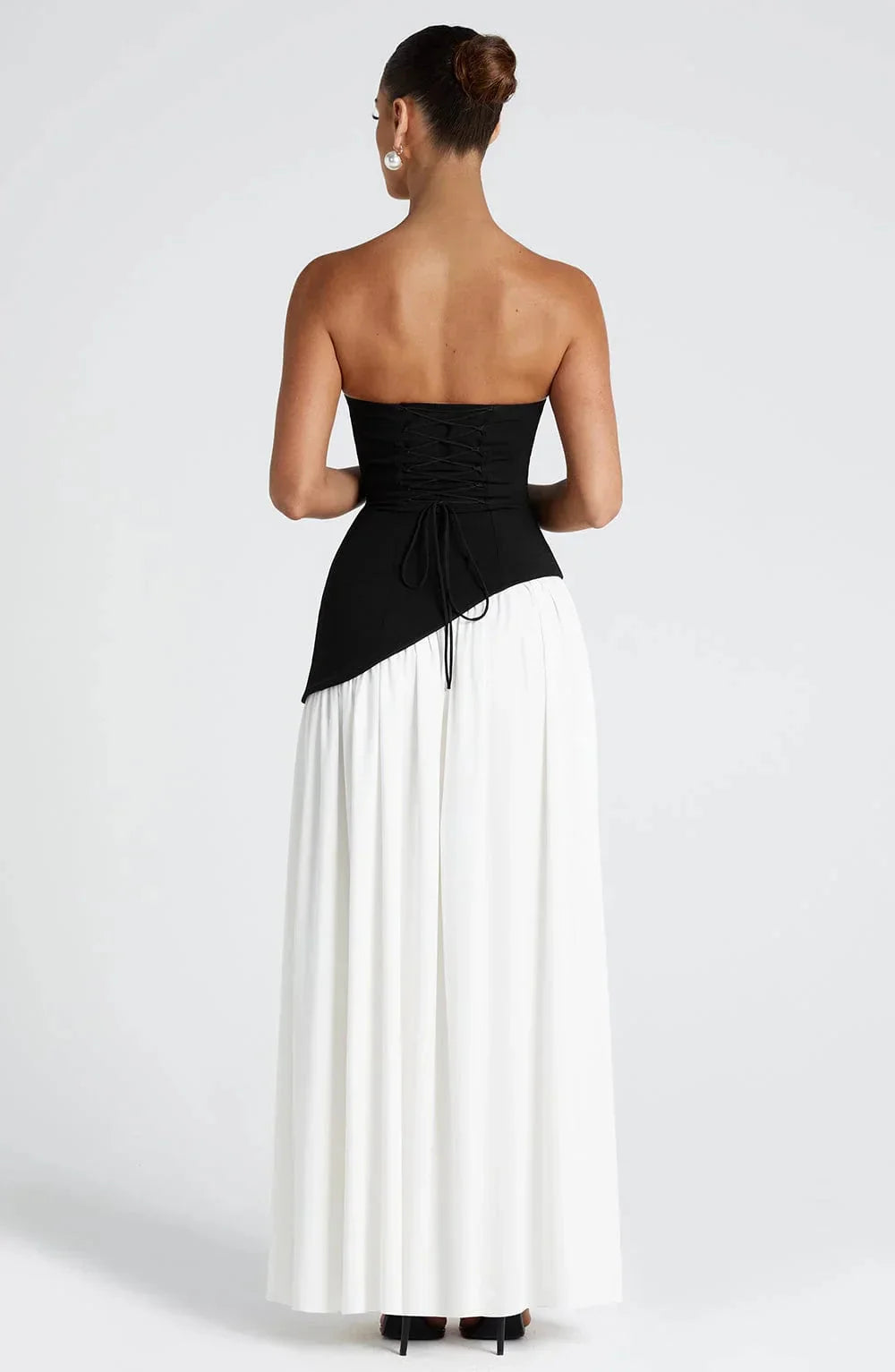 Robe longue à col ras-du-cou en jersey, avec fente latérale pour un look fluide et élégant, idéale pour les occasions…