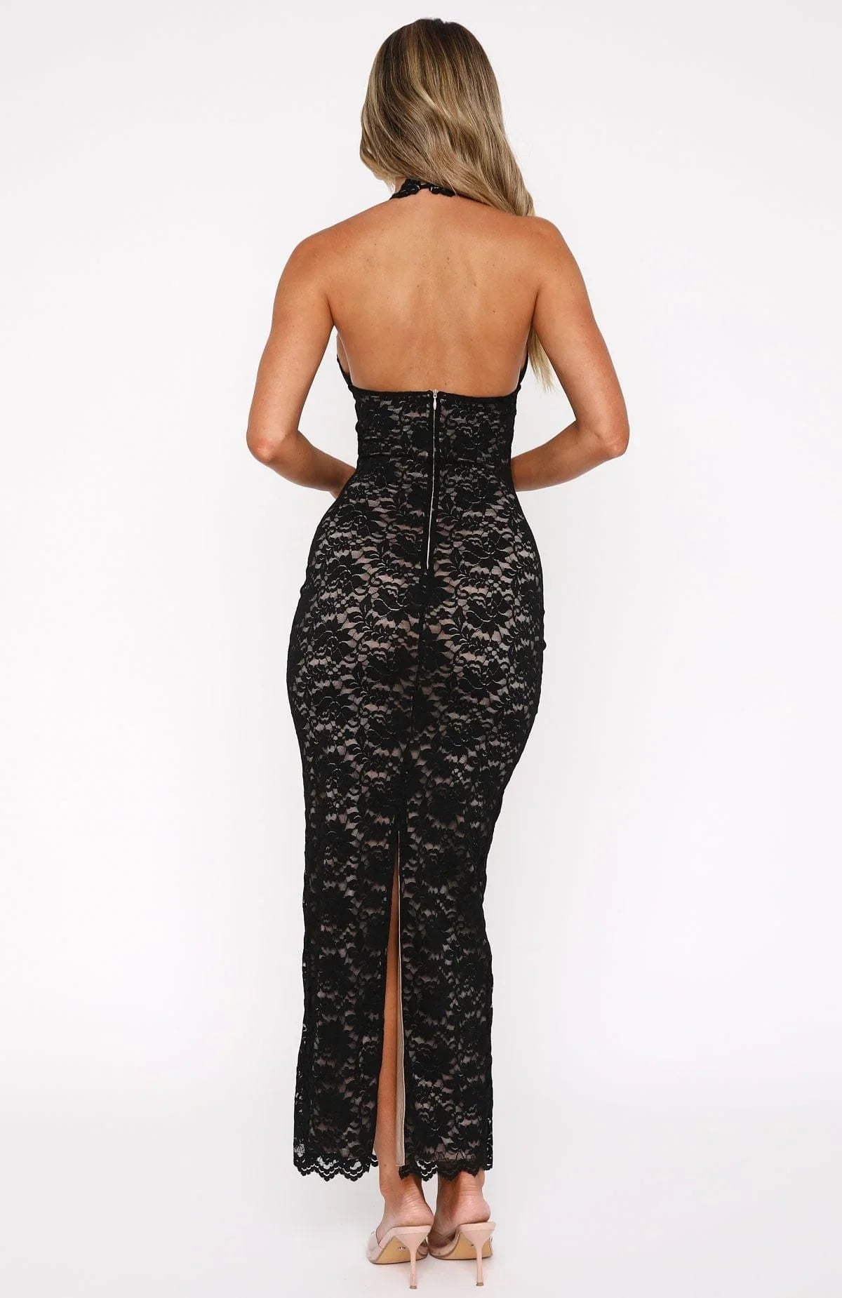 Robe longue en dentelle noire, avec un dos nu élégant, parfaite pour des occasions spéciales. Material léger et délicat.