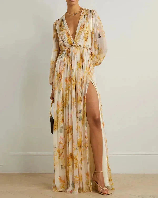 Robe longue florale à manches longues, col V, fente haute, en tissu léger et fluide, idéale pour les journées estivales.