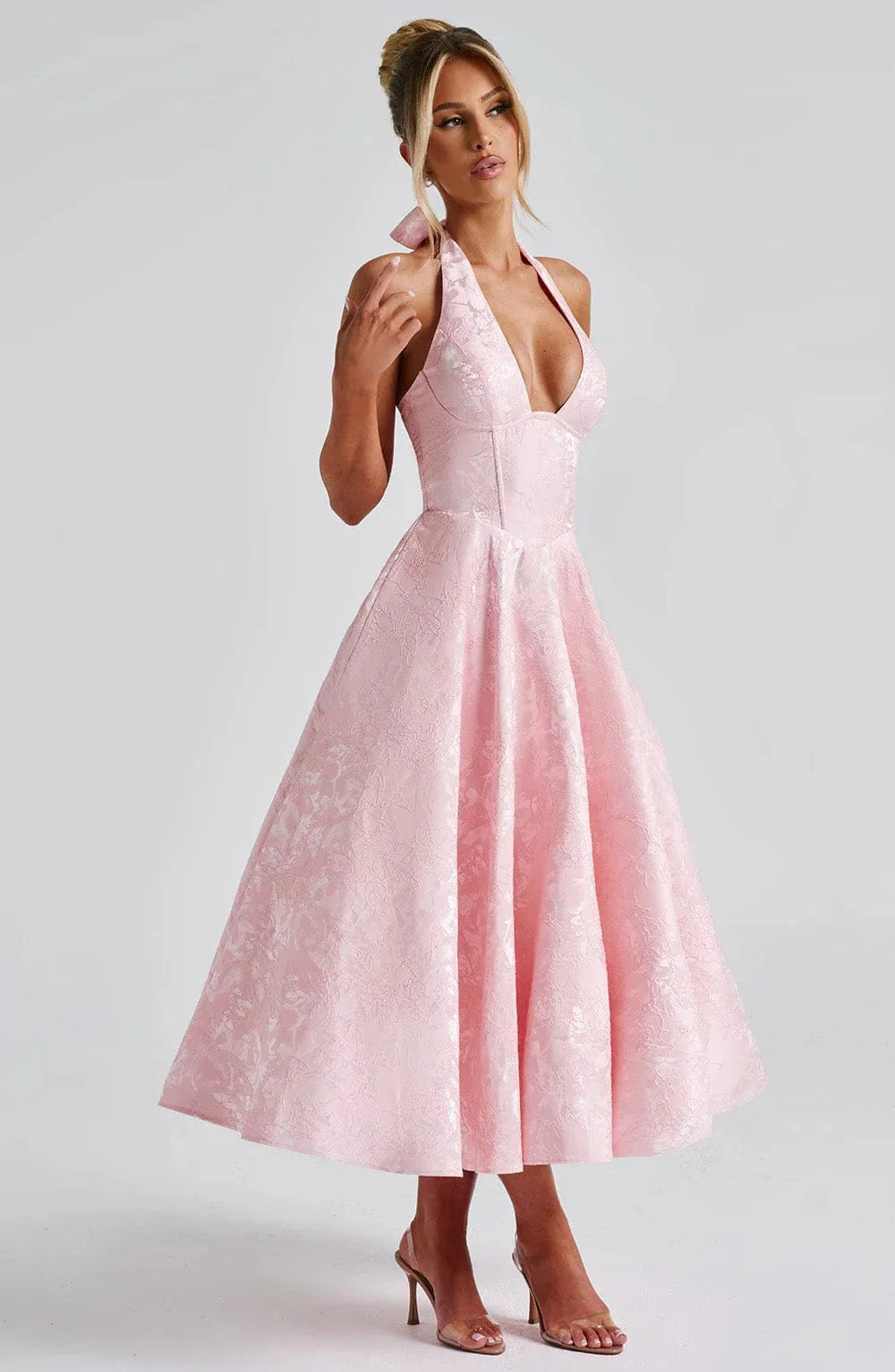 Robe midi femme en coton léger, dos nu, jupe évasée, parfaite pour les journées estivales.