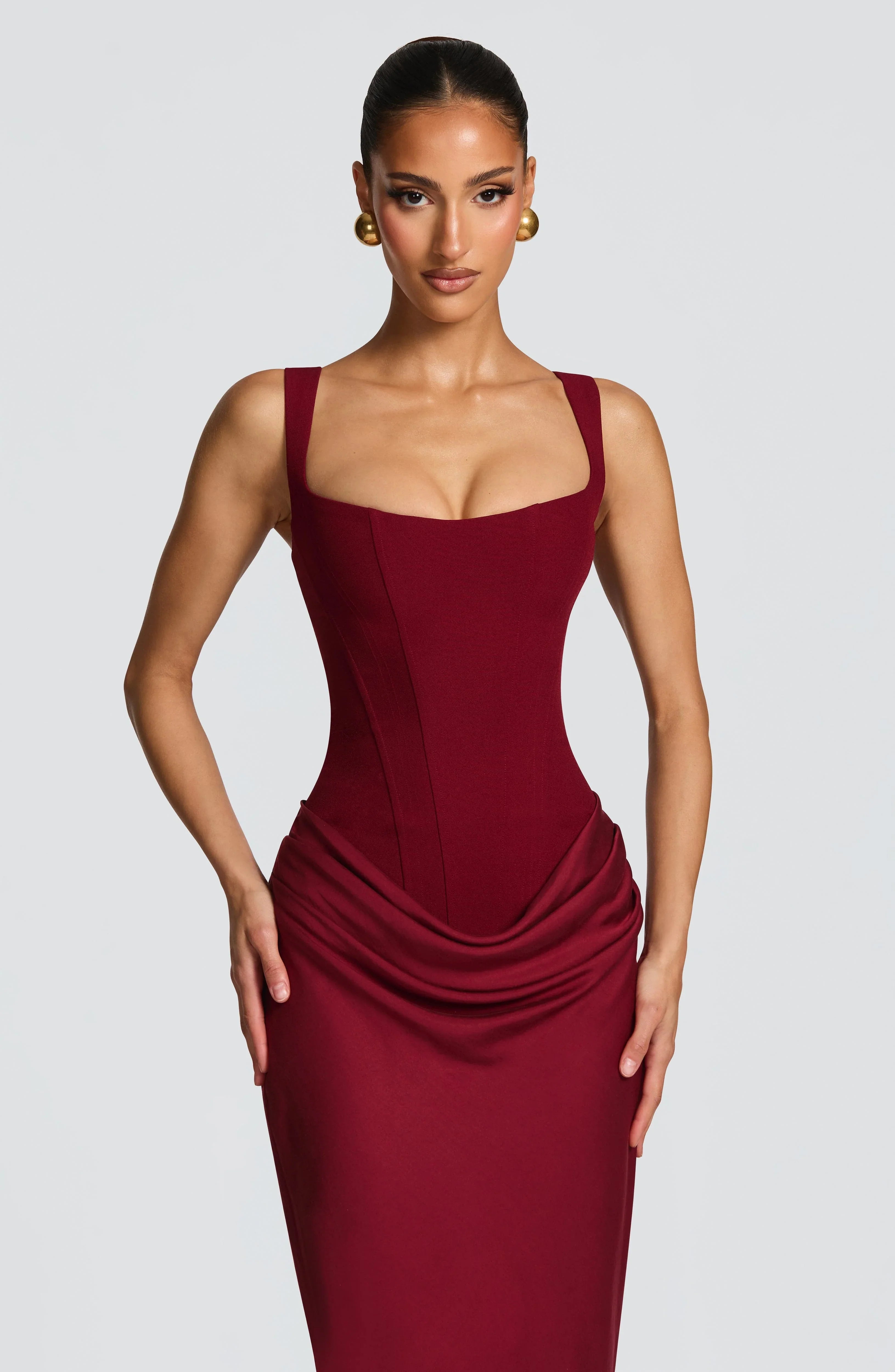 Robe moulante femme dos nu en jersey stretch, avec un design élégant et ajusté qui met en valeur la silhouette.
