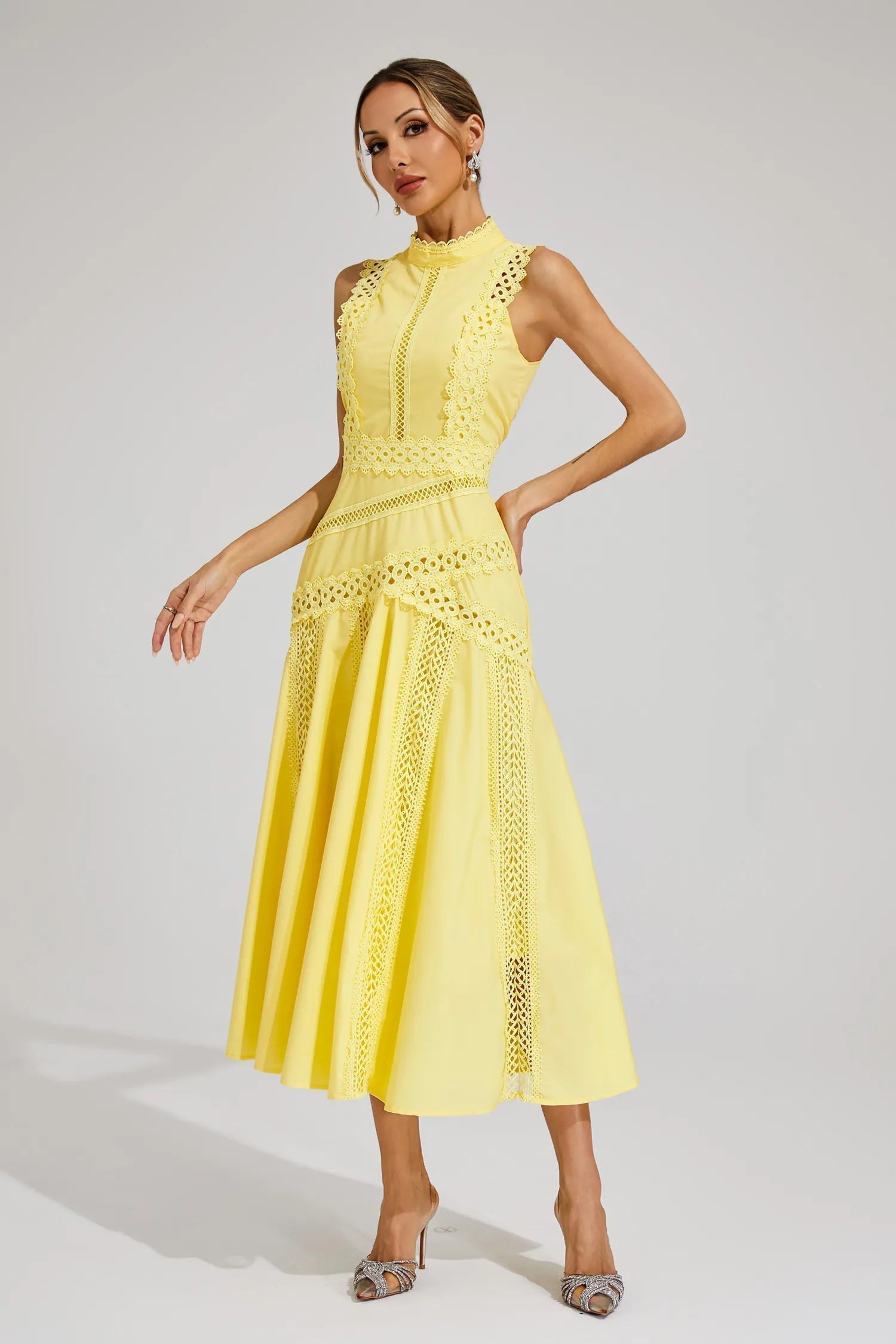 Vestido Midi de Renda com Painel Sem Mangas para Senhora