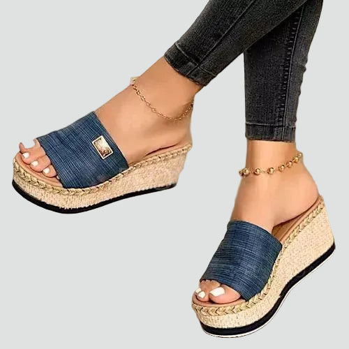 Ortopædiske slippers til damer - Regular Fit med flettet sål og kilehæl