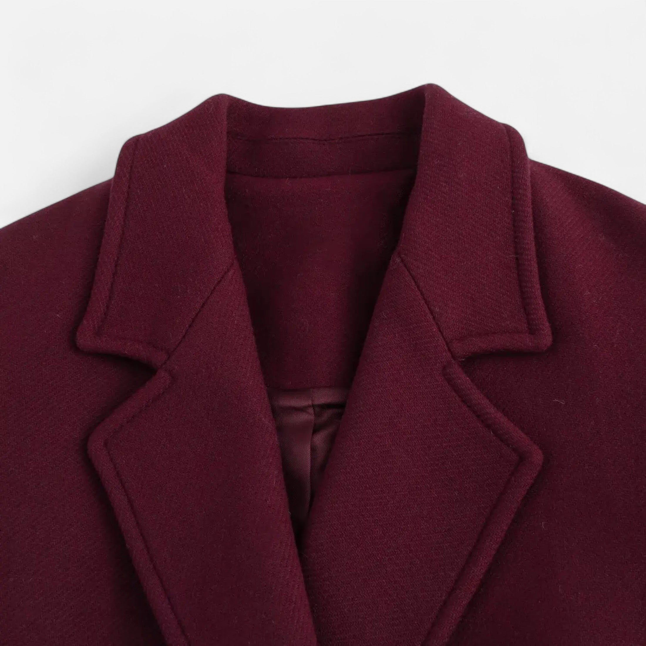 Lang trenchcoat til damer med klassisk revers
