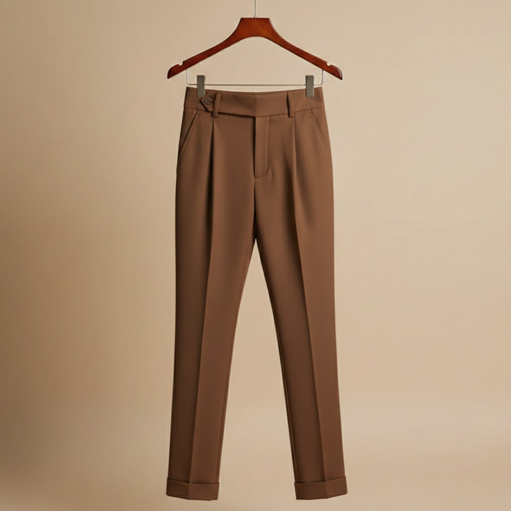 Men's pants with high waist and straight legs