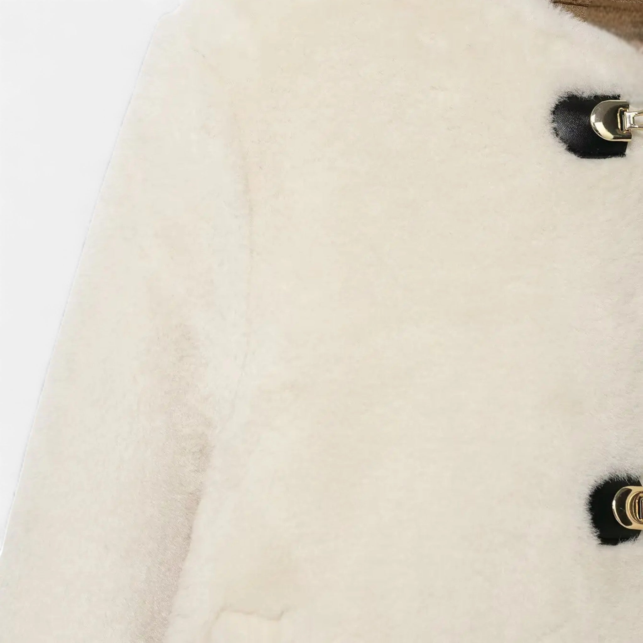 Faux fur-jakke til dame med toggle-knapper