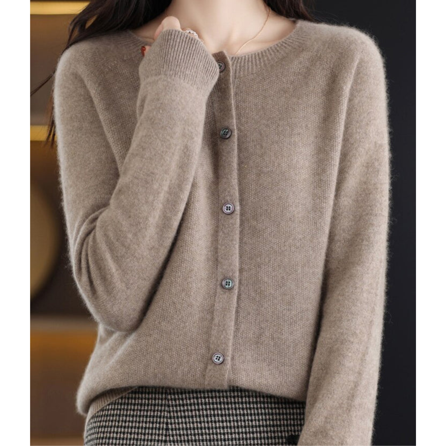 Lang Cashmere Cardigan til Kvinder med Knaplukning