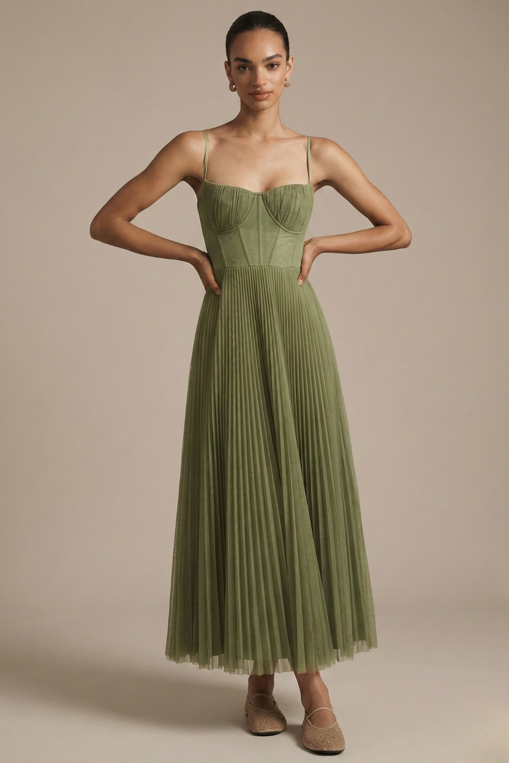 Vestido midi plissado verde elegante – parte superior ajustada com silhueta fluida
