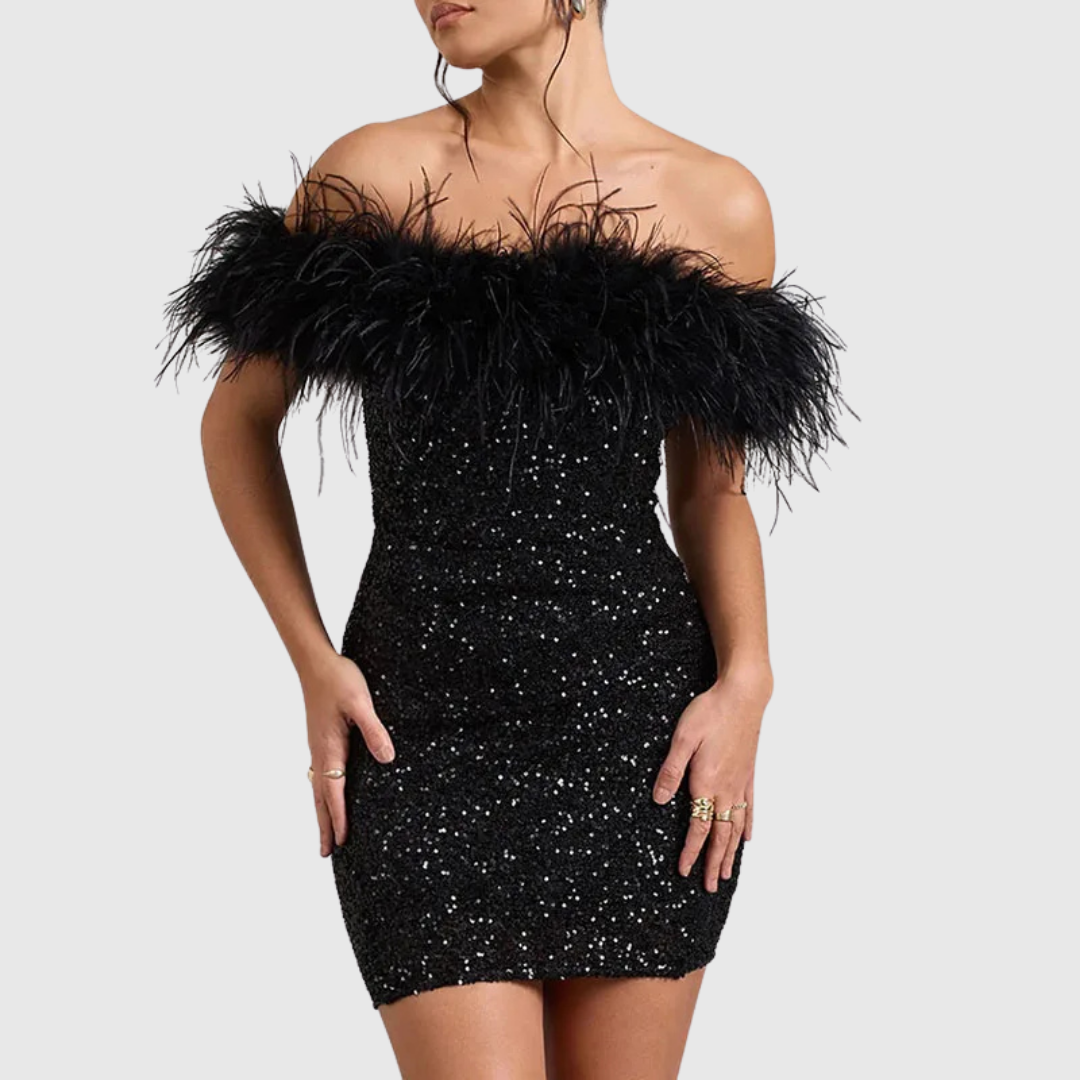 Glitterkjole med Off-Shoulder Halsudskæring og Fjerdetaljer