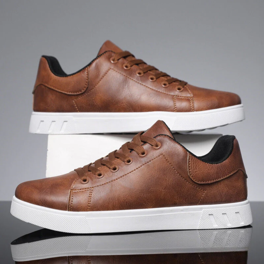 Klassiske herresneakers i læderlook med snørebånd