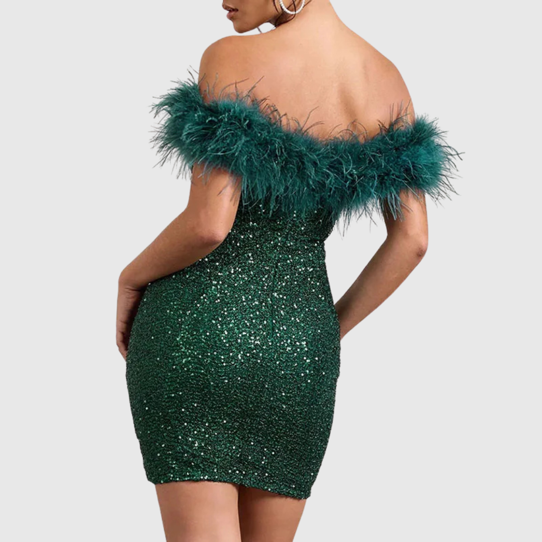 Glitterkjole med Off-Shoulder Halsudskæring og Fjerdetaljer
