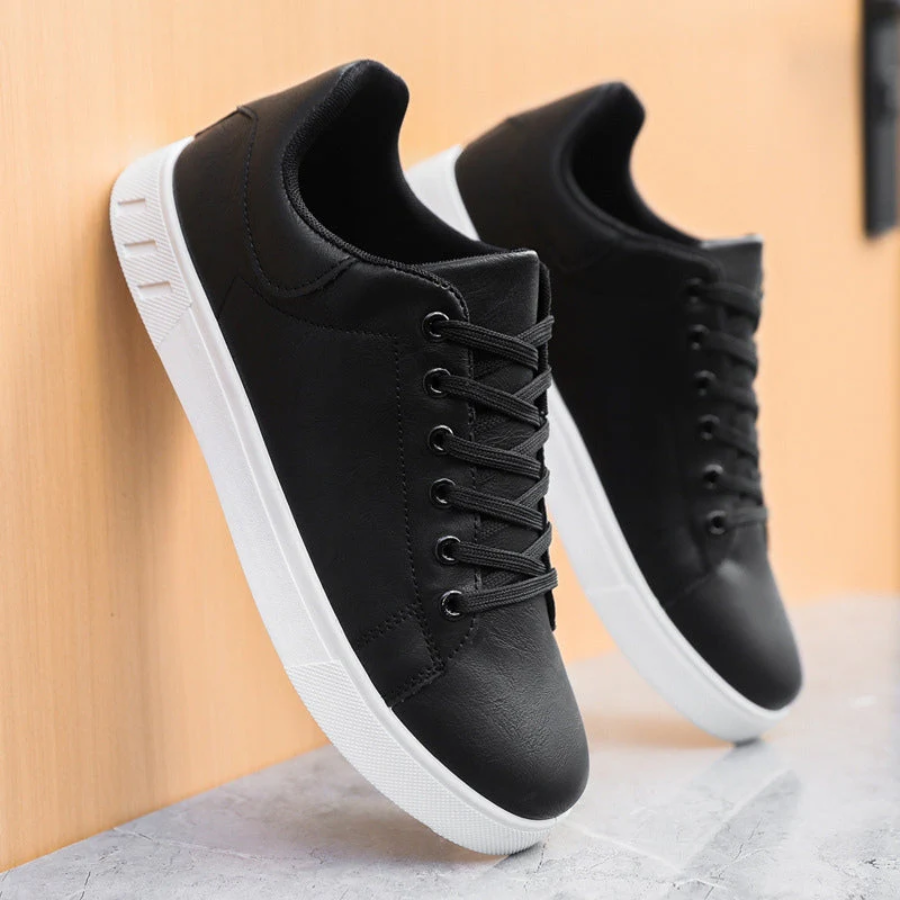 Klassiske herresneakers i læderlook med snørebånd