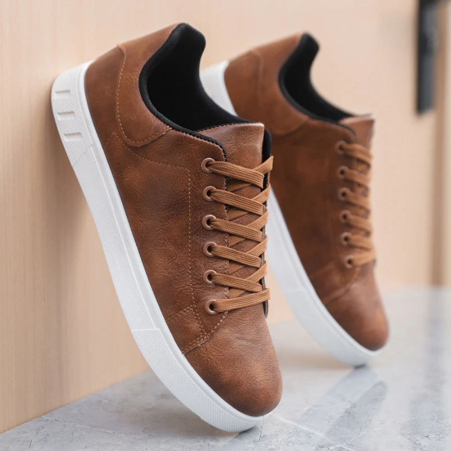 Klassiske herresneakers i læderlook med snørebånd