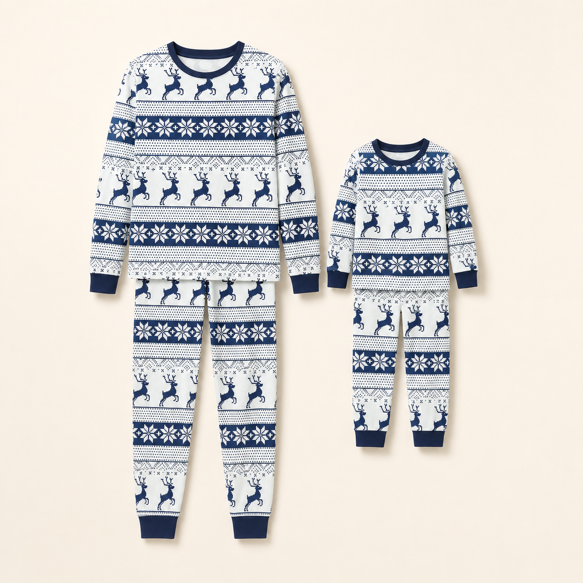 Matchende Julepyjamas til Familien med Nordisk Rensdyrmotiv
