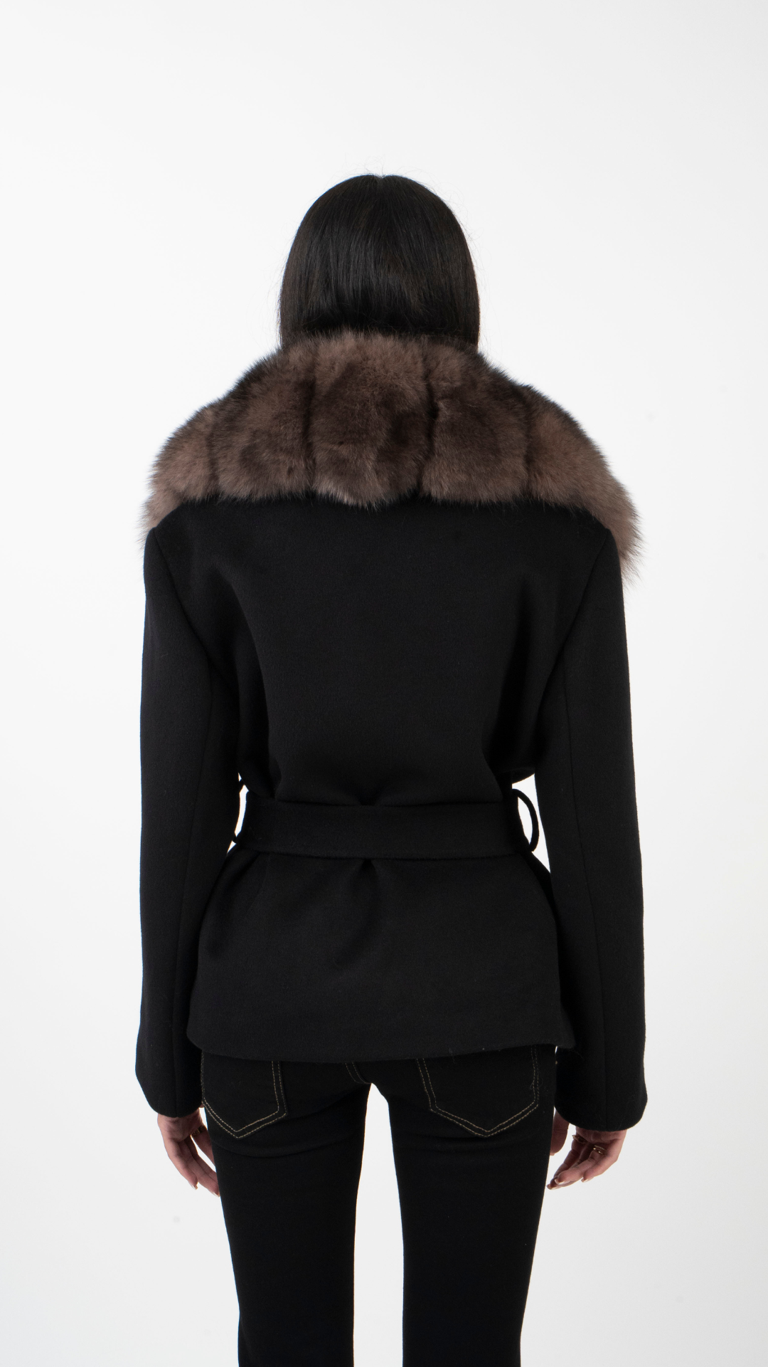 Skræddersyet Jakke til Kvinder med Oversized Faux Fur-Krave