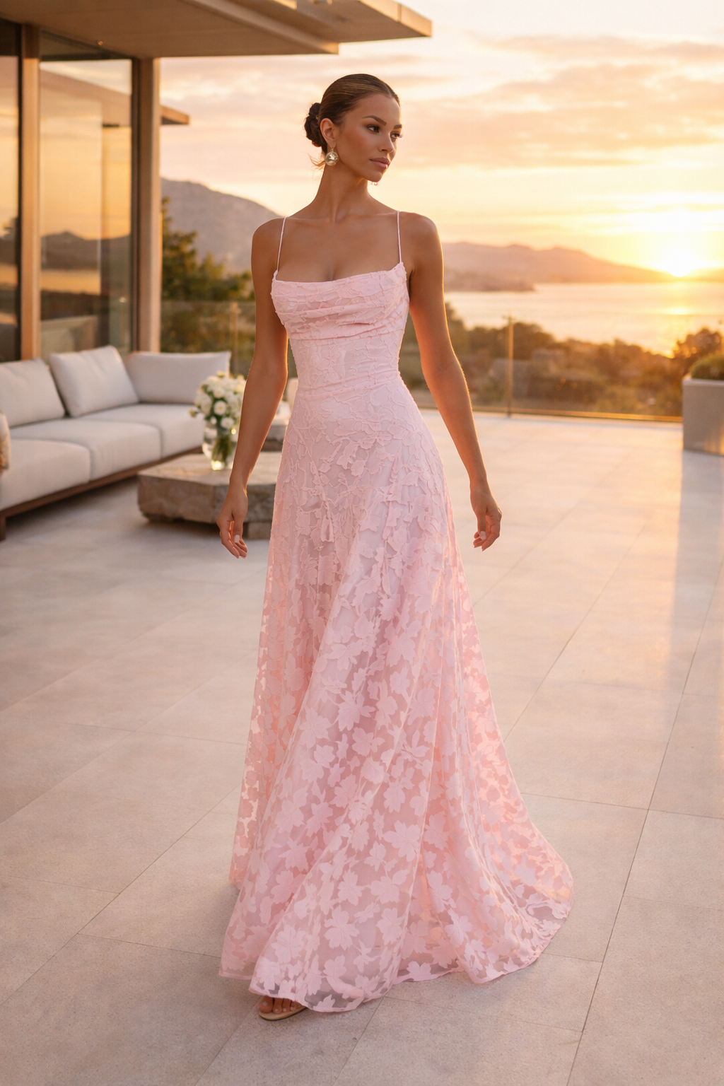 Elegante abito lungo con spalline e scollo dritto - Lily
