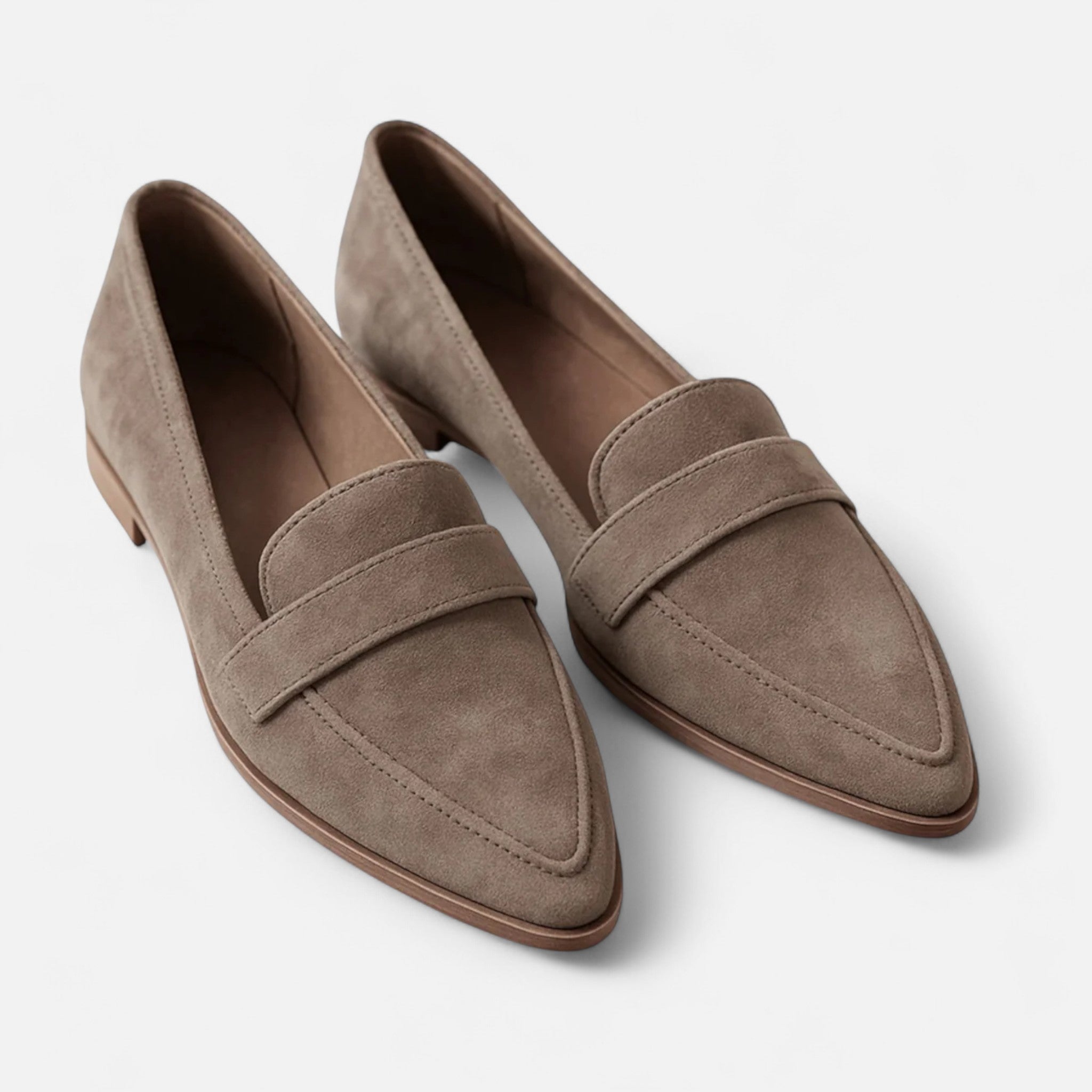 Dame Retro hegyes orrú loaferek