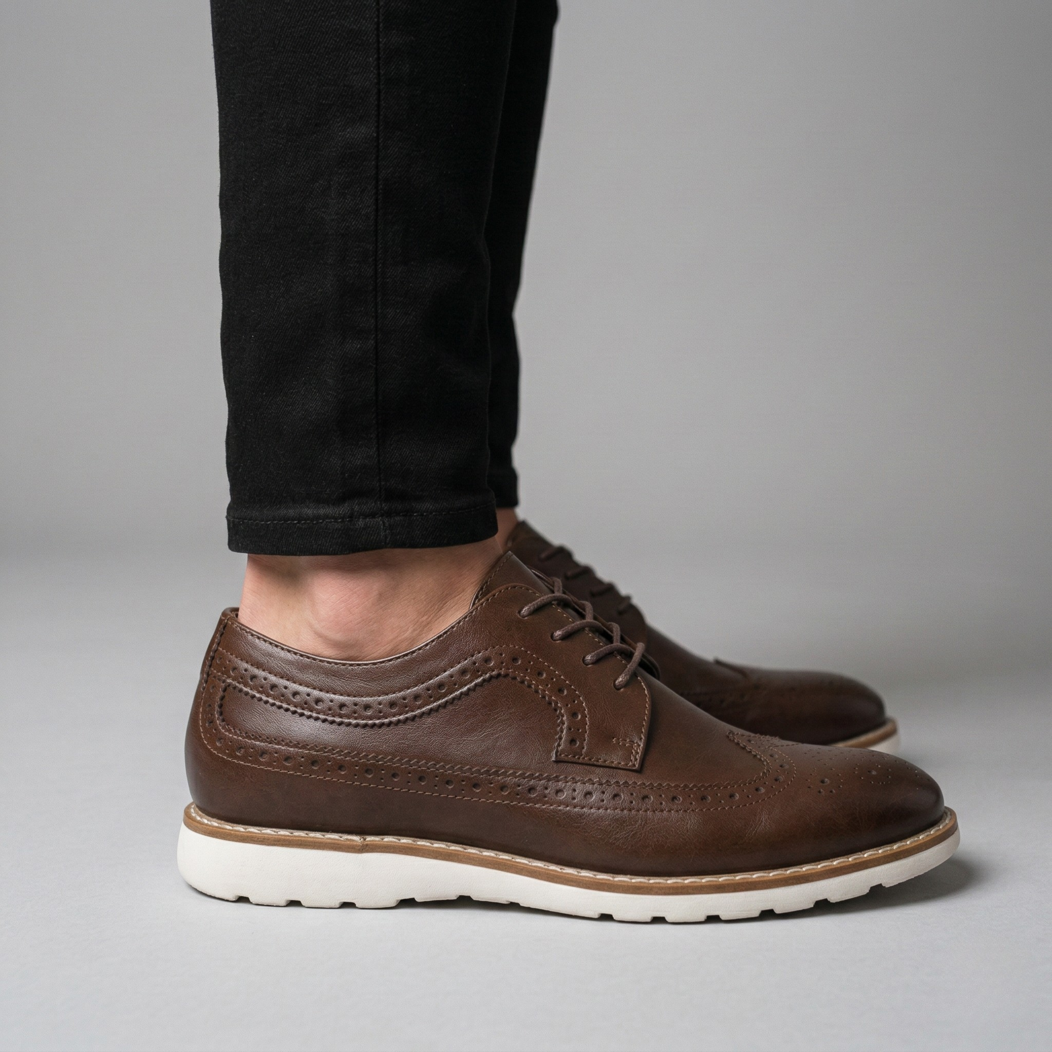 Herre læder brogue sko klassiske snøresko til mænd med dekorative perforeringer