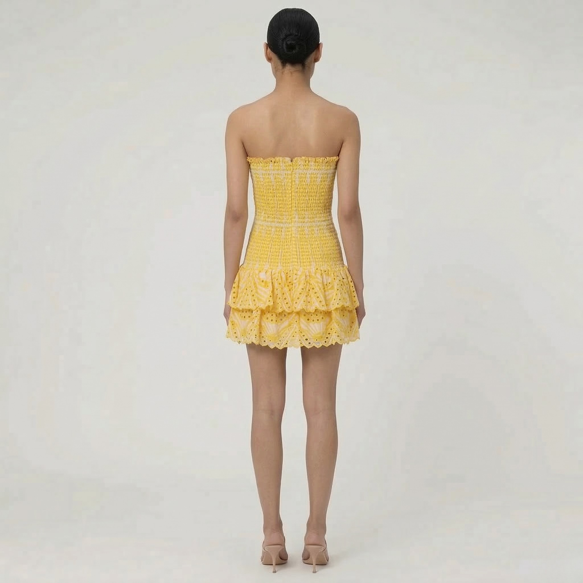 Vestito mini senza spalline da donna con smock e volant, elegante abito estivo