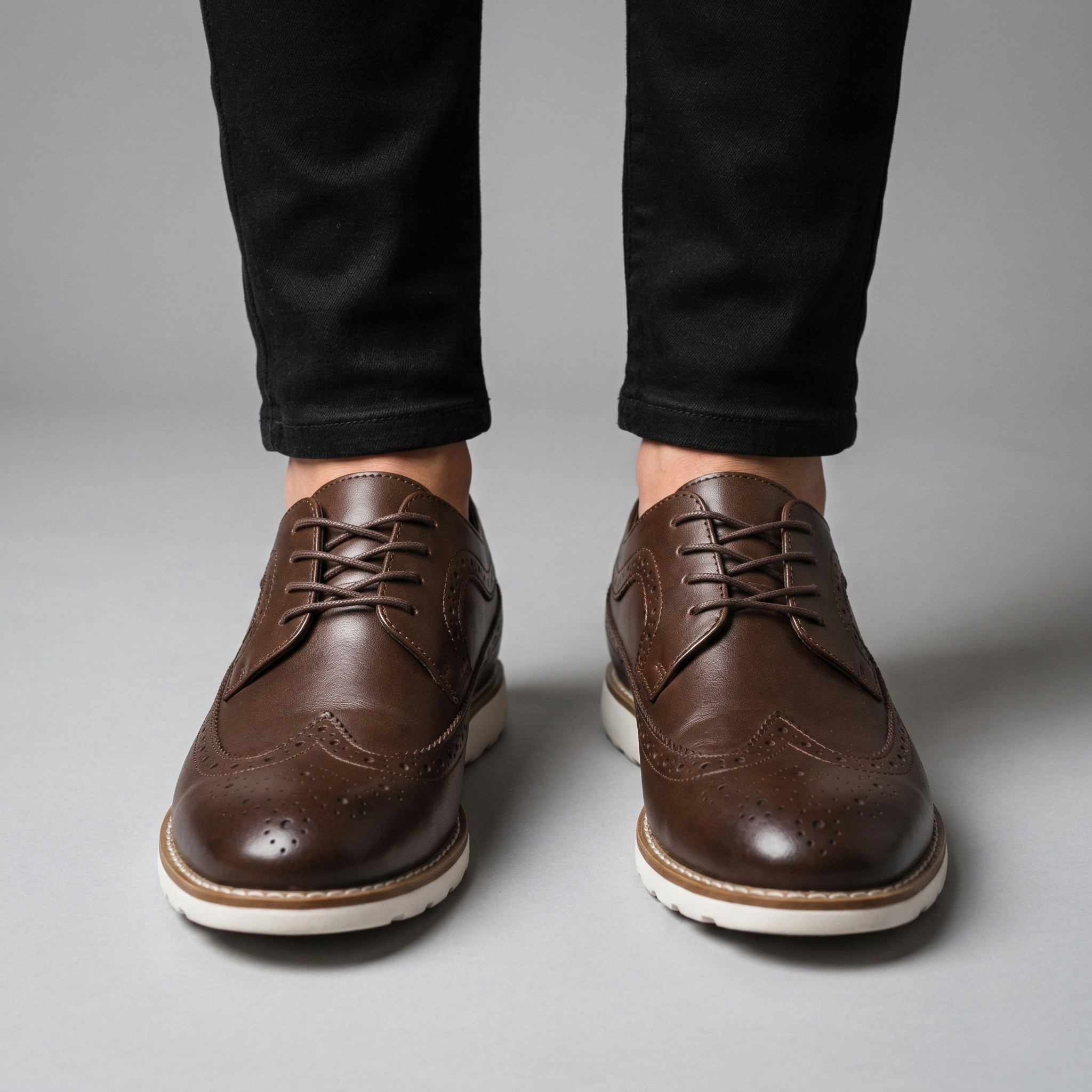 Herre læder brogue sko klassiske snøresko til mænd med dekorative perforeringer