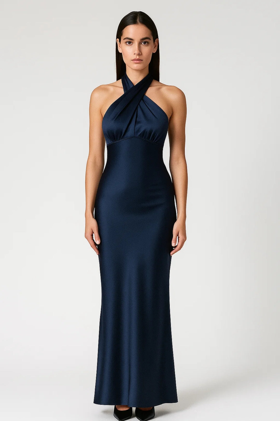 Vestido largo elegante con cuello halter