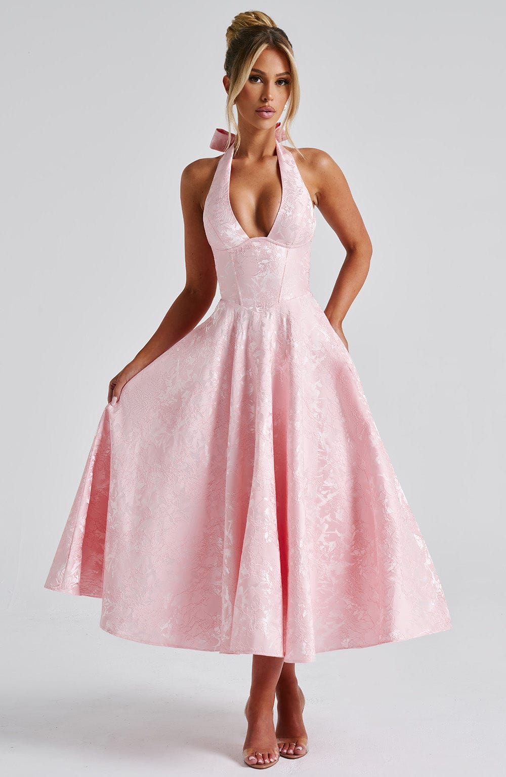 Vestido Midi Elegante com Decote Halter e Saia Evasê para Convidadas de Casamento Femininas