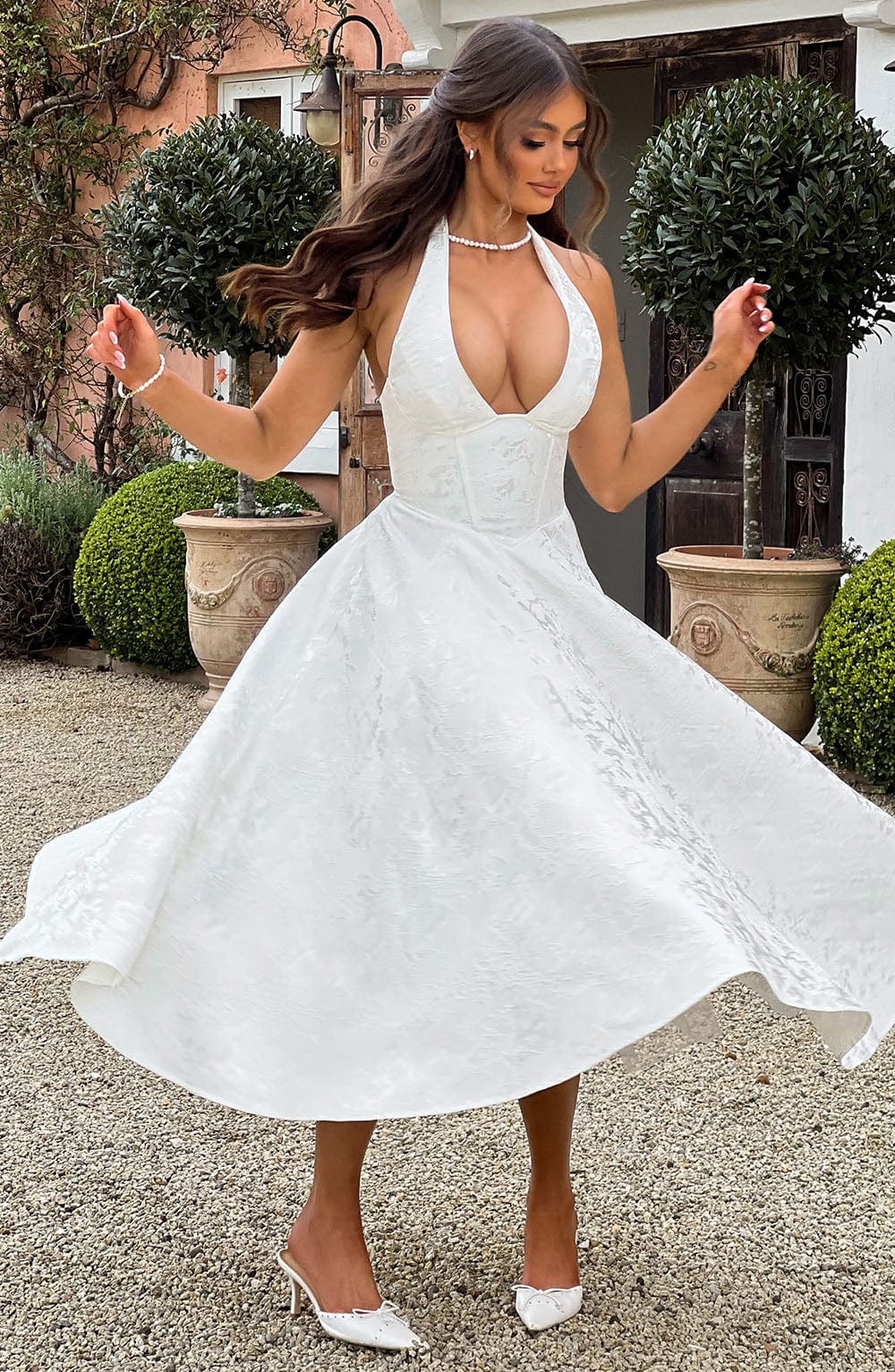 Vestido midi halter elegante y acampanado para invitada de boda para mujer  