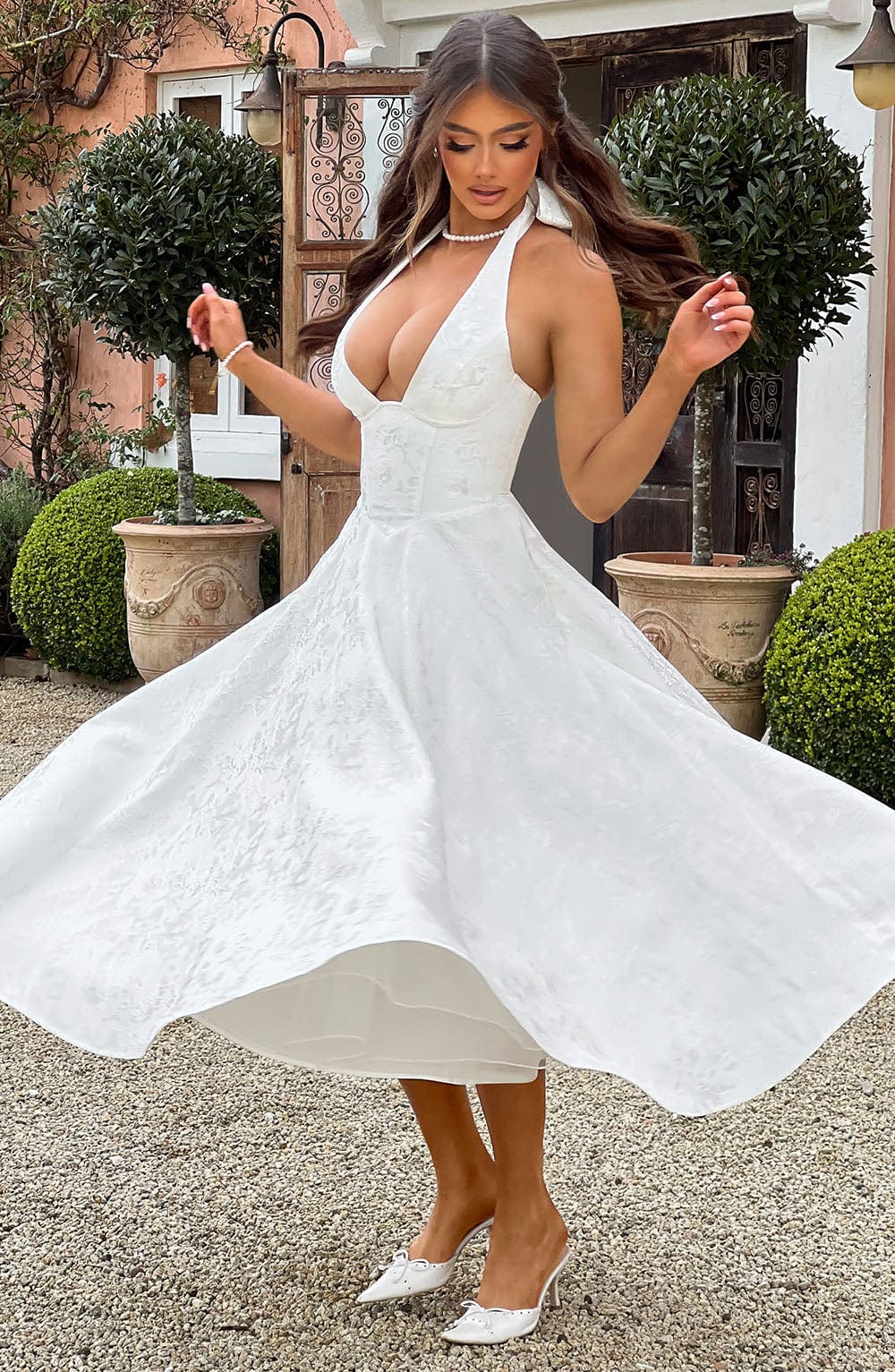 Vestido midi halter elegante y acampanado para invitada de boda para mujer  