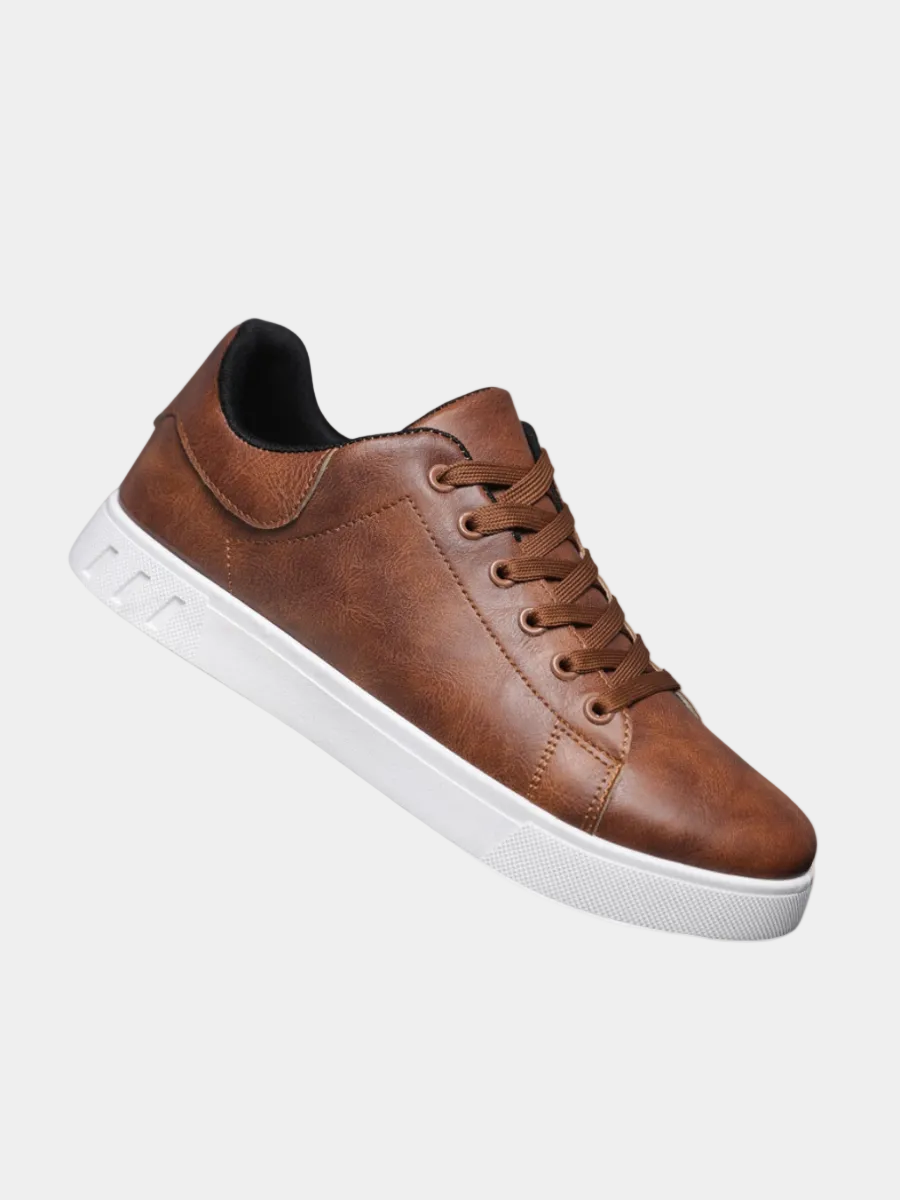 Klassiske herresneakers i læderlook med snørebånd