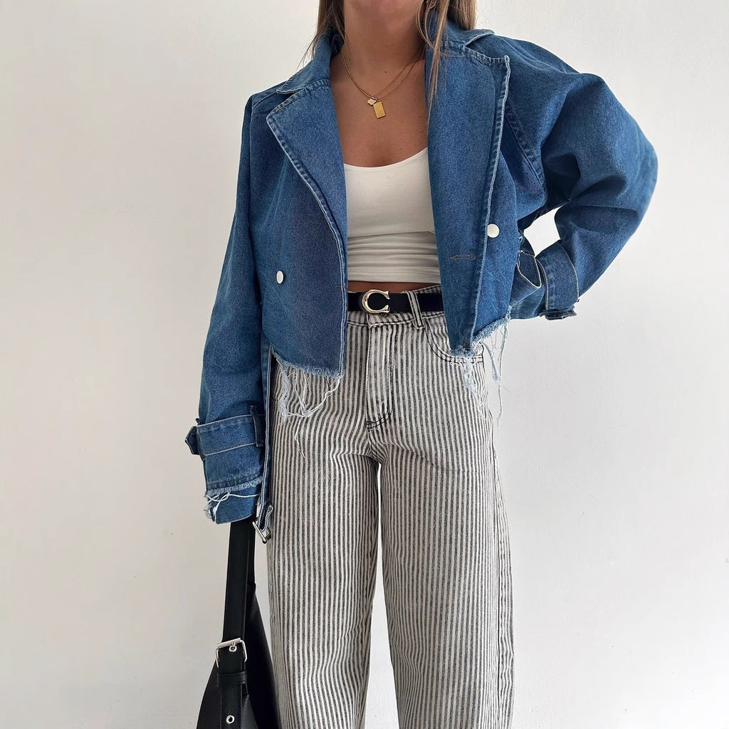 Cropped Denimjakke til Kvinder med Frynsede Kanter
