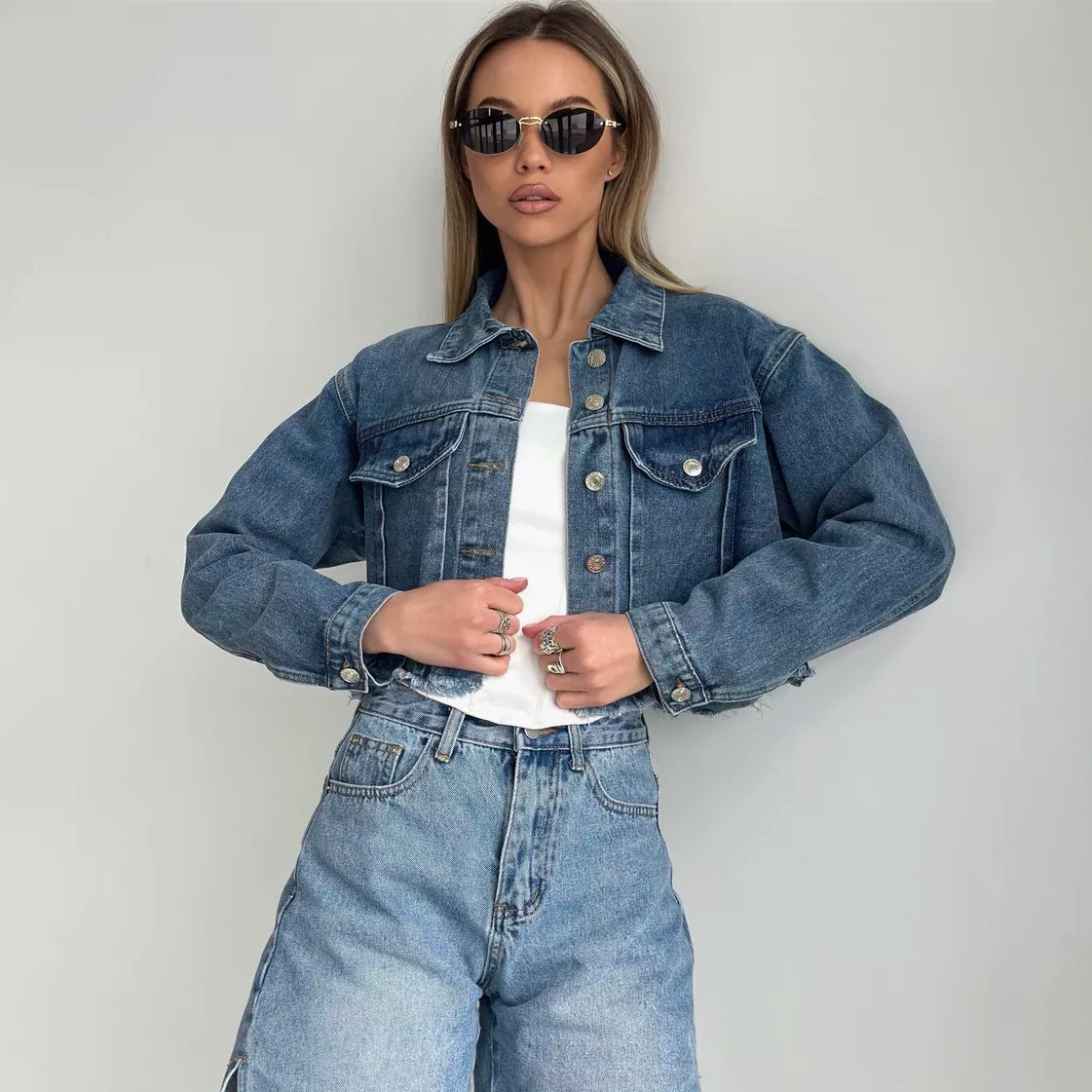 Cropped Denimjakke til Kvinder med Frynsedetaljer