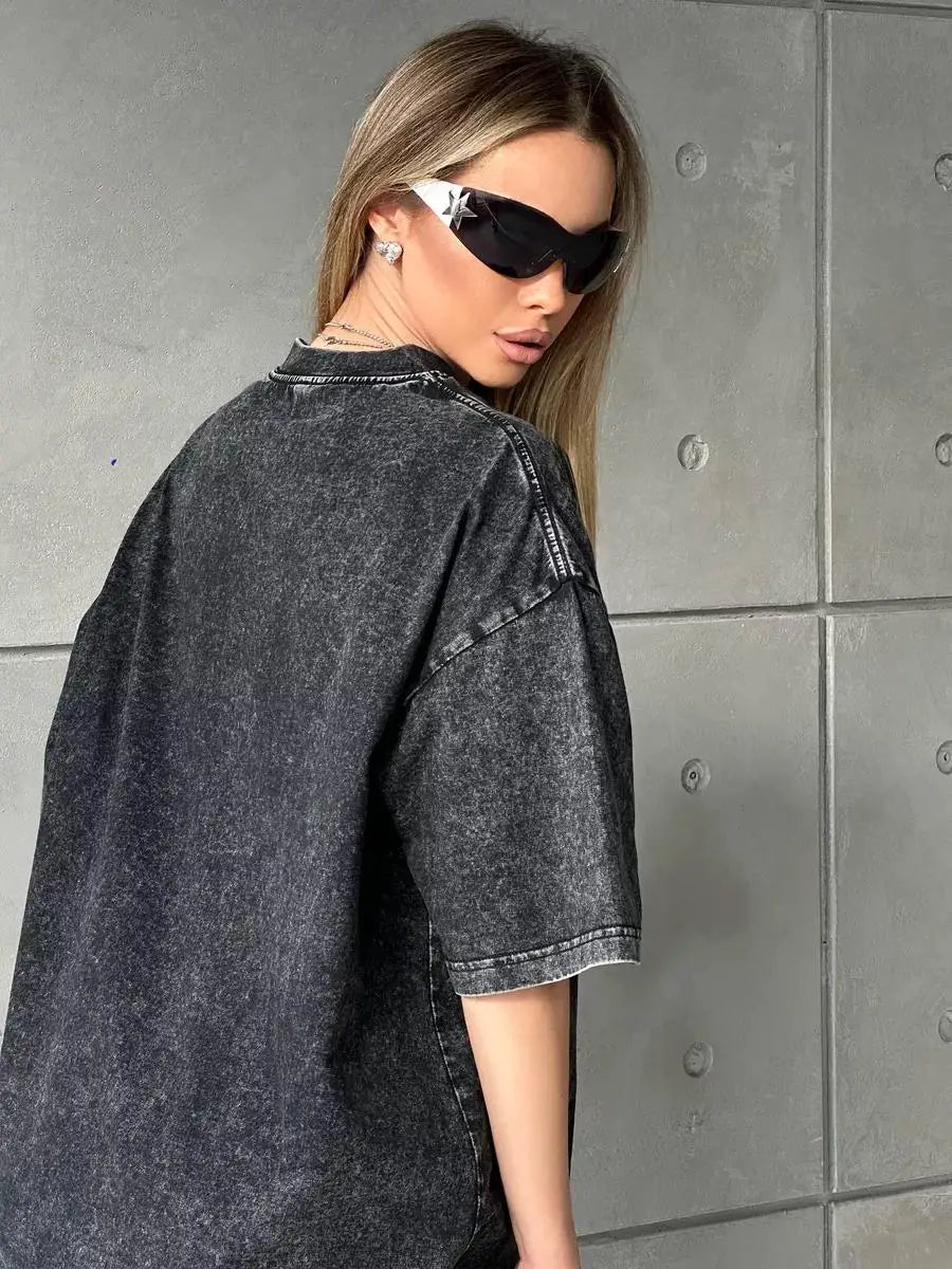 Oversized-t-shirt-med-vintage-vasket-finish-afslappet-streetwear-tee-i-blodt-og-andbart-materiale-til-hverdagsbrug