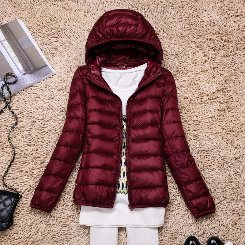 NOUVEAU RICHE Damen Daunenjacke Federleichte Mit Kapuze Taupe Faltbares Burgunderfarbene Kapuze