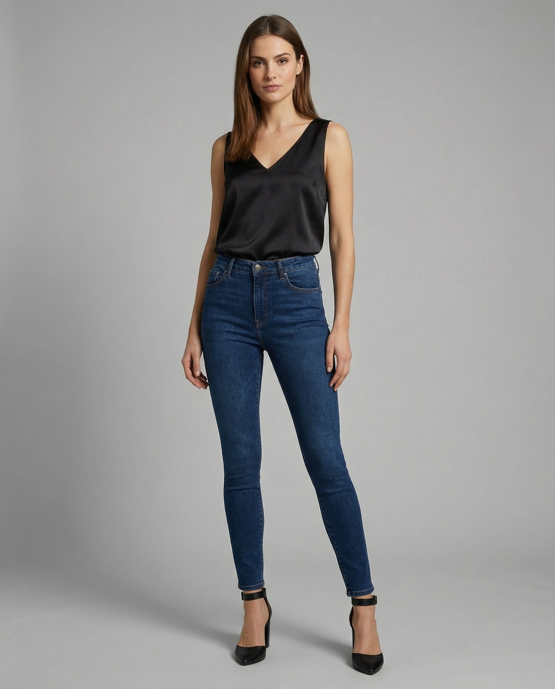 Elegant Satin Cami Top til Damer – V-Hals med Brede Stropper & Silkeblødt Look