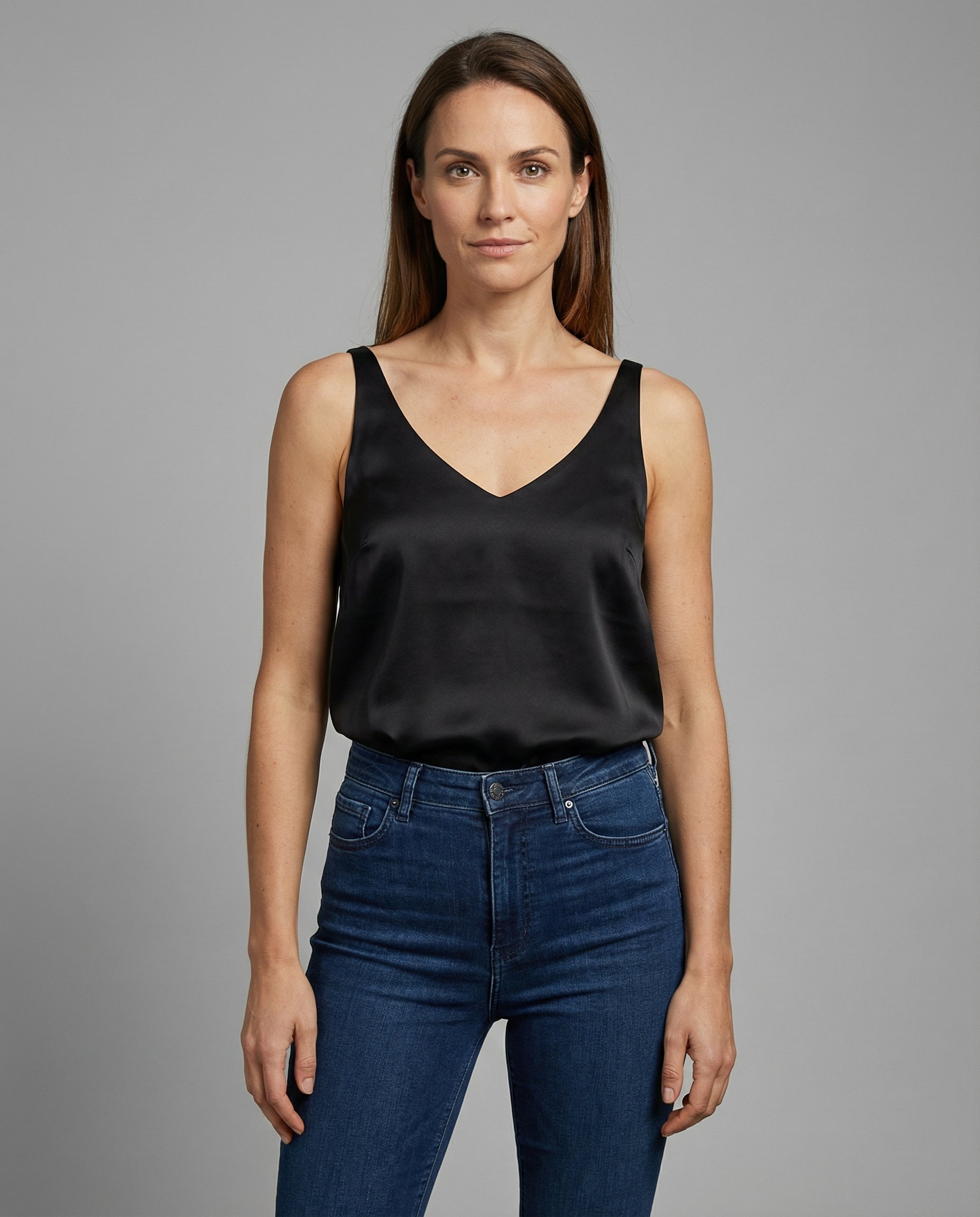 Elegant Satin Cami Top til Damer – V-Hals med Brede Stropper & Silkeblødt Look