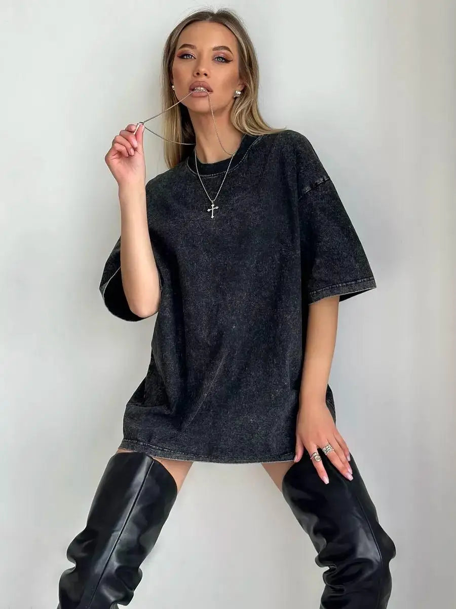 Oversized-t-shirt-med-vintage-vasket-finish-afslappet-streetwear-tee-i-blodt-og-andbart-materiale-til-hverdagsbrug