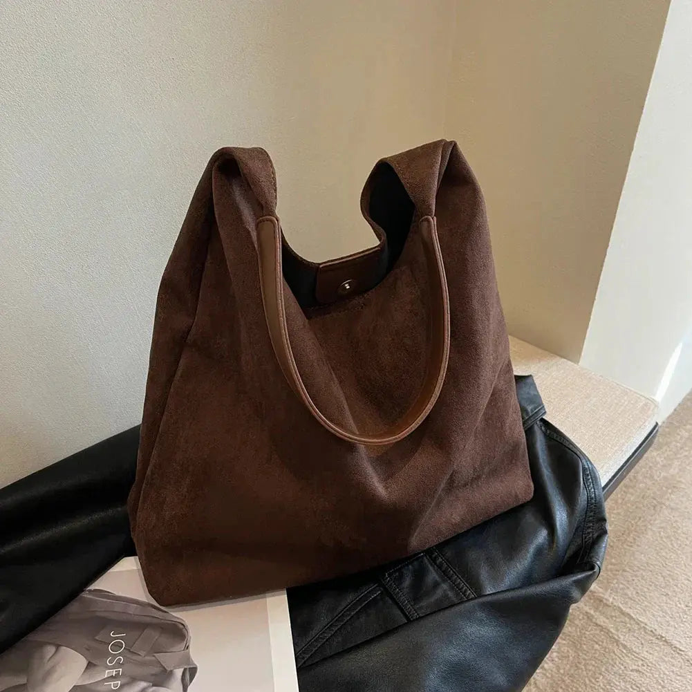 Minimalistisk Skuldertaske i Blødt Ruskind-Look | Rummelig Hobo Taske til Hverdag og Shopping | Letvægts Design med Rem