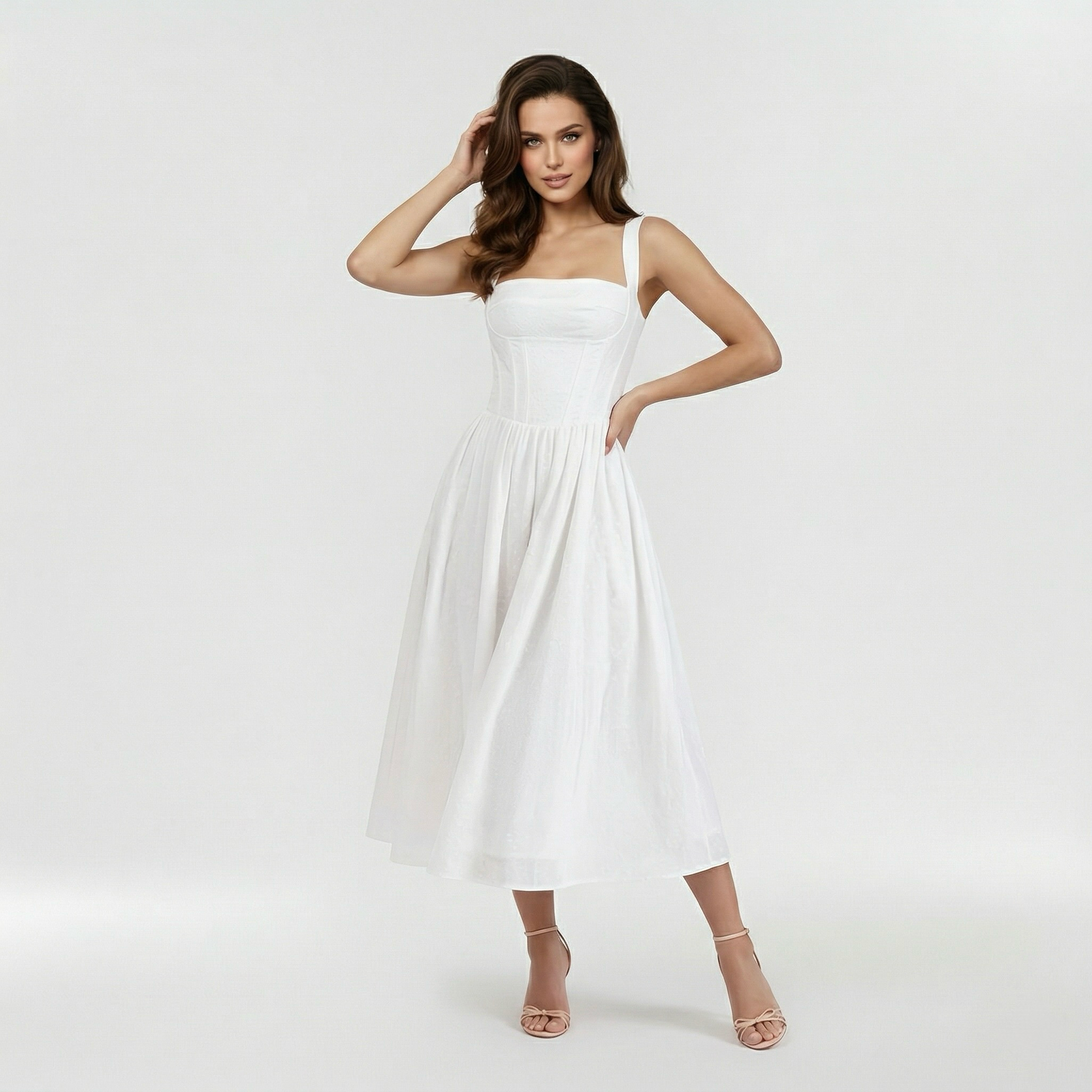 Sommerkjole til kvinder i let og luftig kvalitet med elegant, feminin pasform