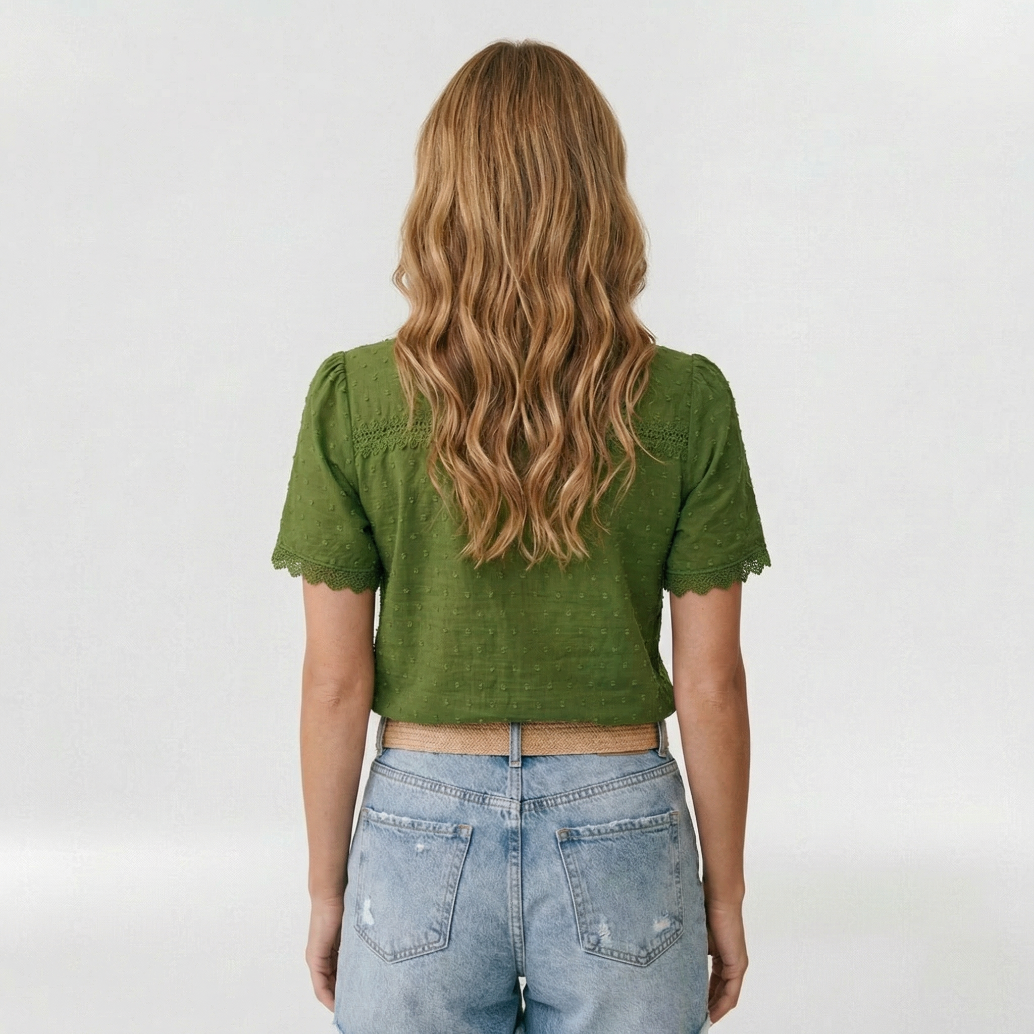 Halenka pro ženy ve větších velikostech s krátkými rukávy a výstřihem do V pro každodenní nošení