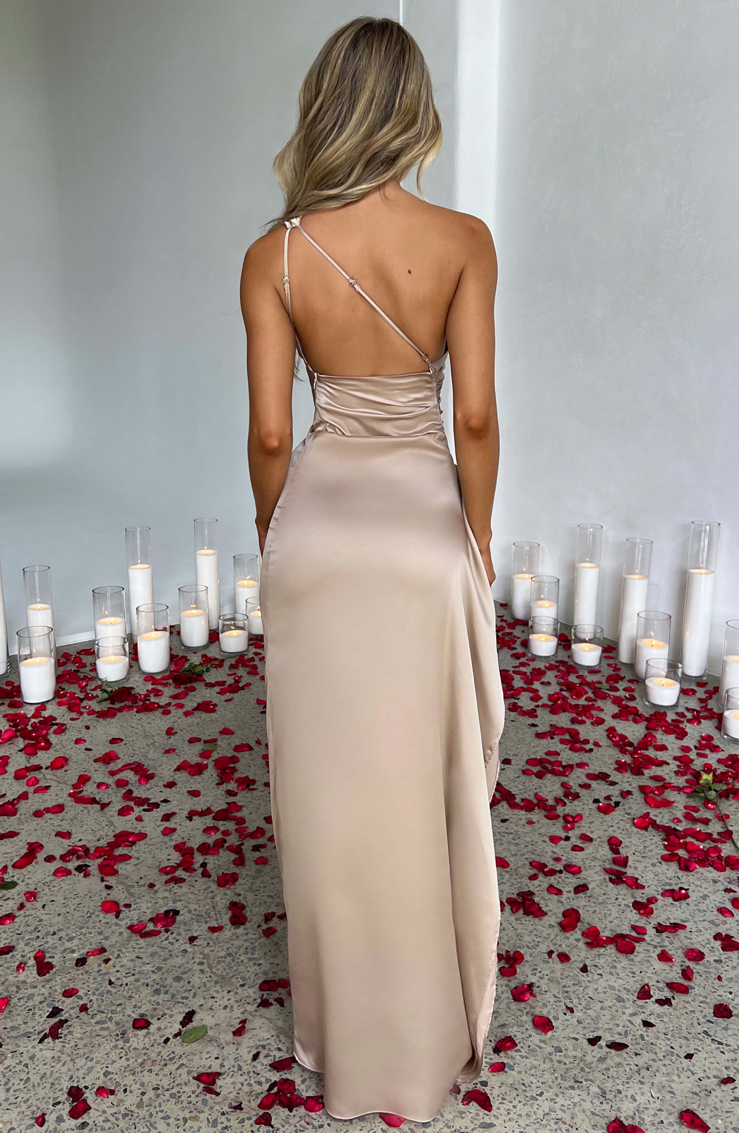 Satin Maxi Kjole til Damer | Elegant One-Shoulder Festkjole med Slids | Lang Gallakjole til Bryllup og Formelle Begivenheder