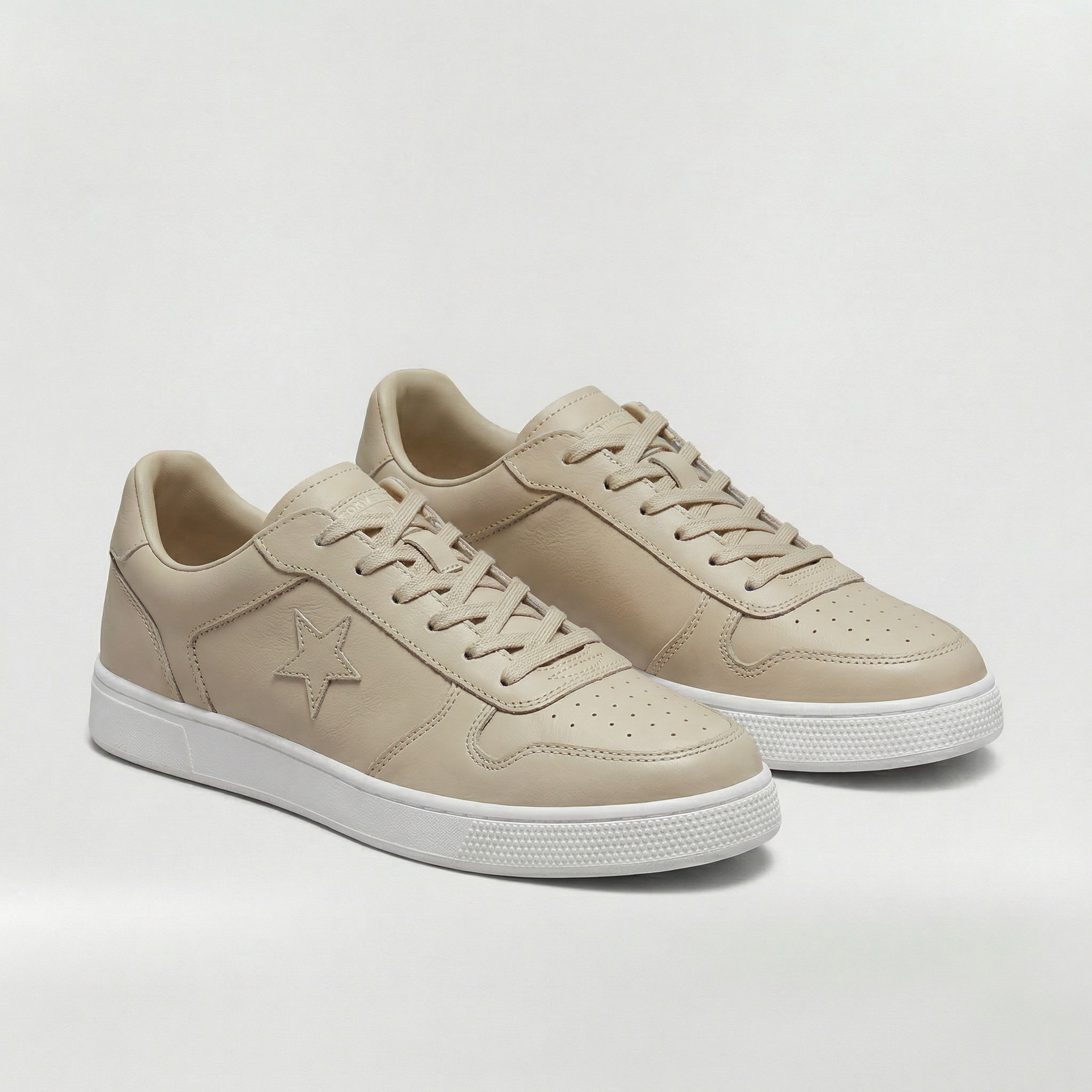 Casual sneakers til mænd med snørelukning og komfortabelt design til daglig brug