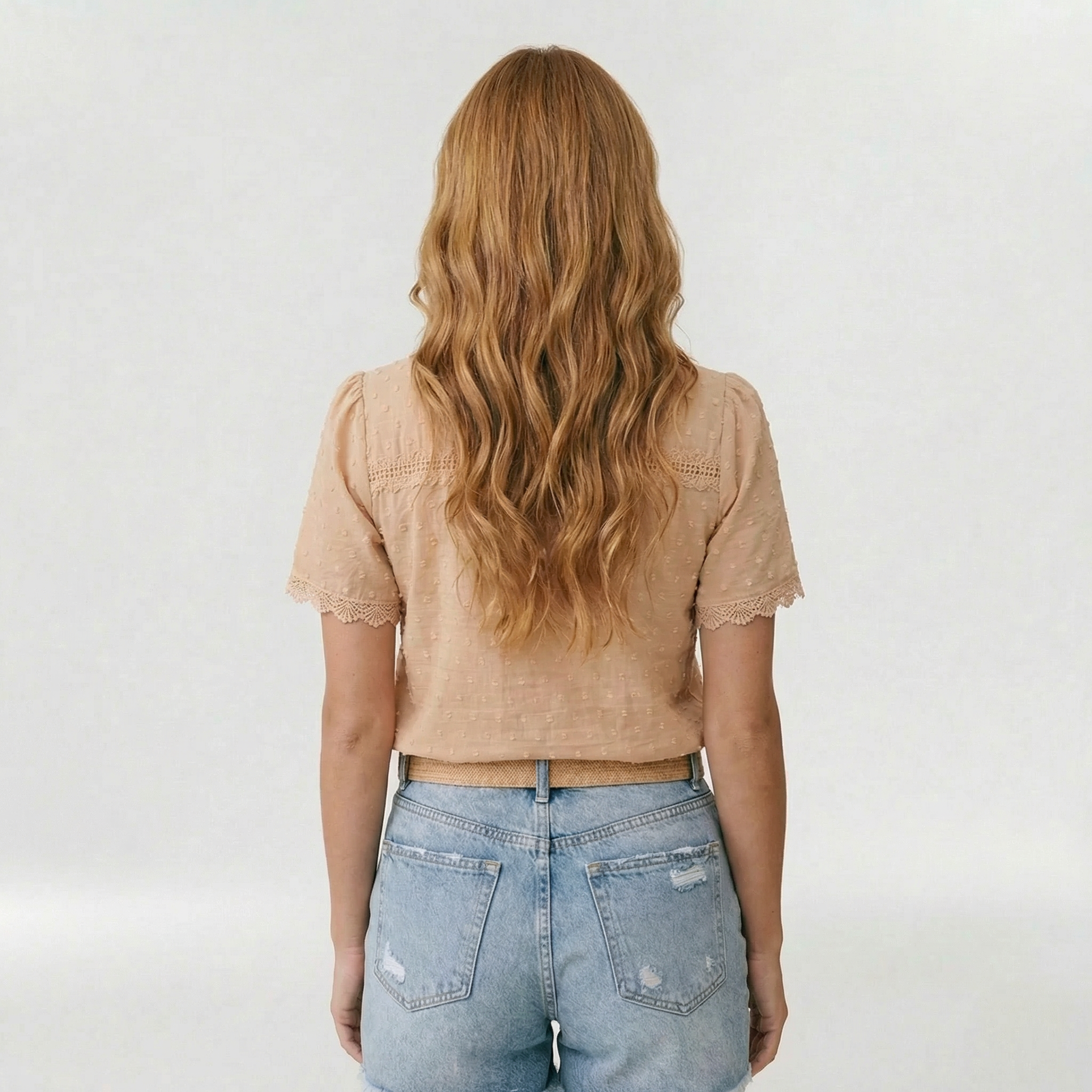 Halenka pro ženy ve větších velikostech s krátkými rukávy a výstřihem do V pro každodenní nošení