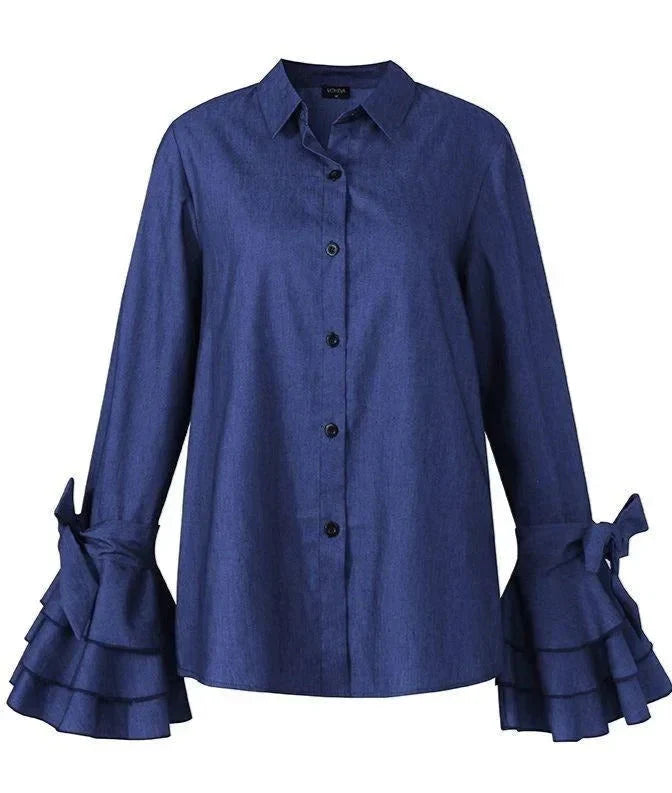 Blouse blanche femme en tissu léger, avec manches volantées et coupe féminine.